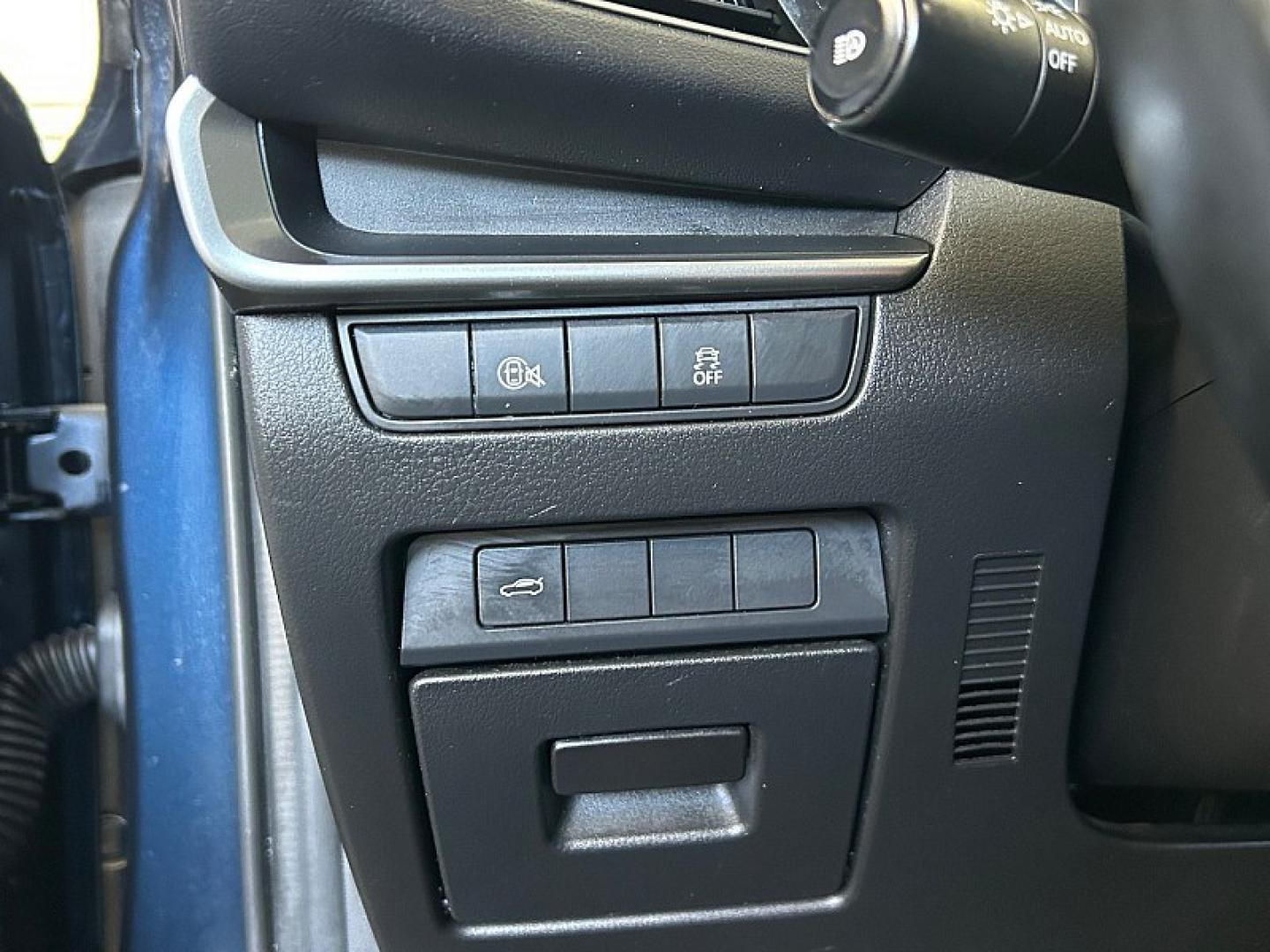 2022 BLACK Toyota RAV4 (2T3A1RFV1NC) with an 4-Cyl 2.5 Liter engine, Automatic 8-Spd w/Direct transmission, located at 412 Auto Vista Drive, Palmdale, 93551, (661) 945-0620, 34.592636, -118.136681- Photo#18