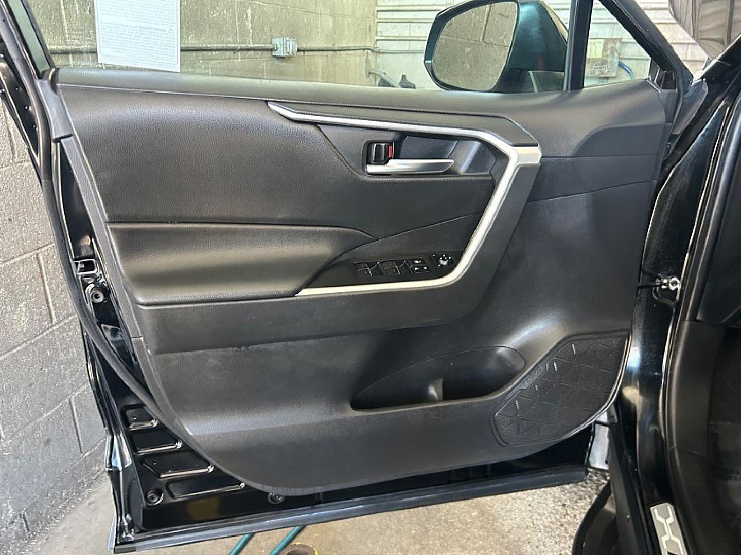 2022 BLACK Toyota RAV4 (2T3A1RFV1NC) with an 4-Cyl 2.5 Liter engine, Automatic 8-Spd w/Direct transmission, located at 412 Auto Vista Drive, Palmdale, 93551, (661) 945-0620, 34.592636, -118.136681- Photo#16