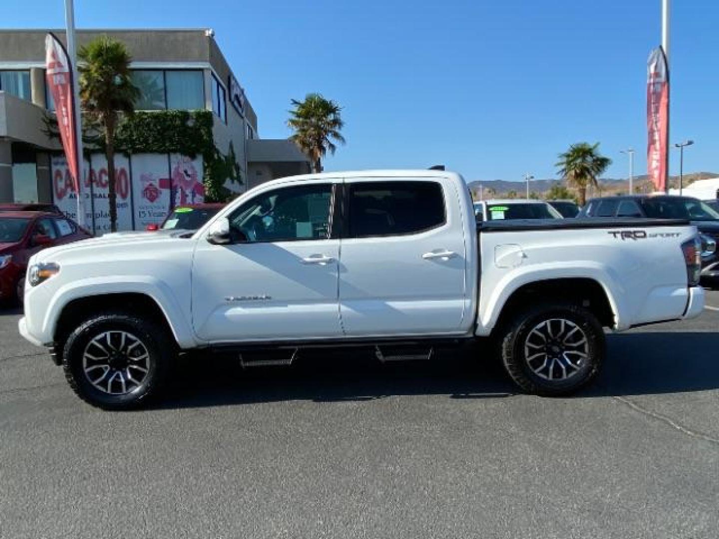 2022 WHITE Toyota Tacoma 2WD (3TMAZ5CN4NM) with an V6 3.5 Liter engine, Automatic 6-Spd transmission, located at 412 Auto Vista Drive, Palmdale, 93551, (661) 945-0620, 34.592636, -118.136681 - Photo#4