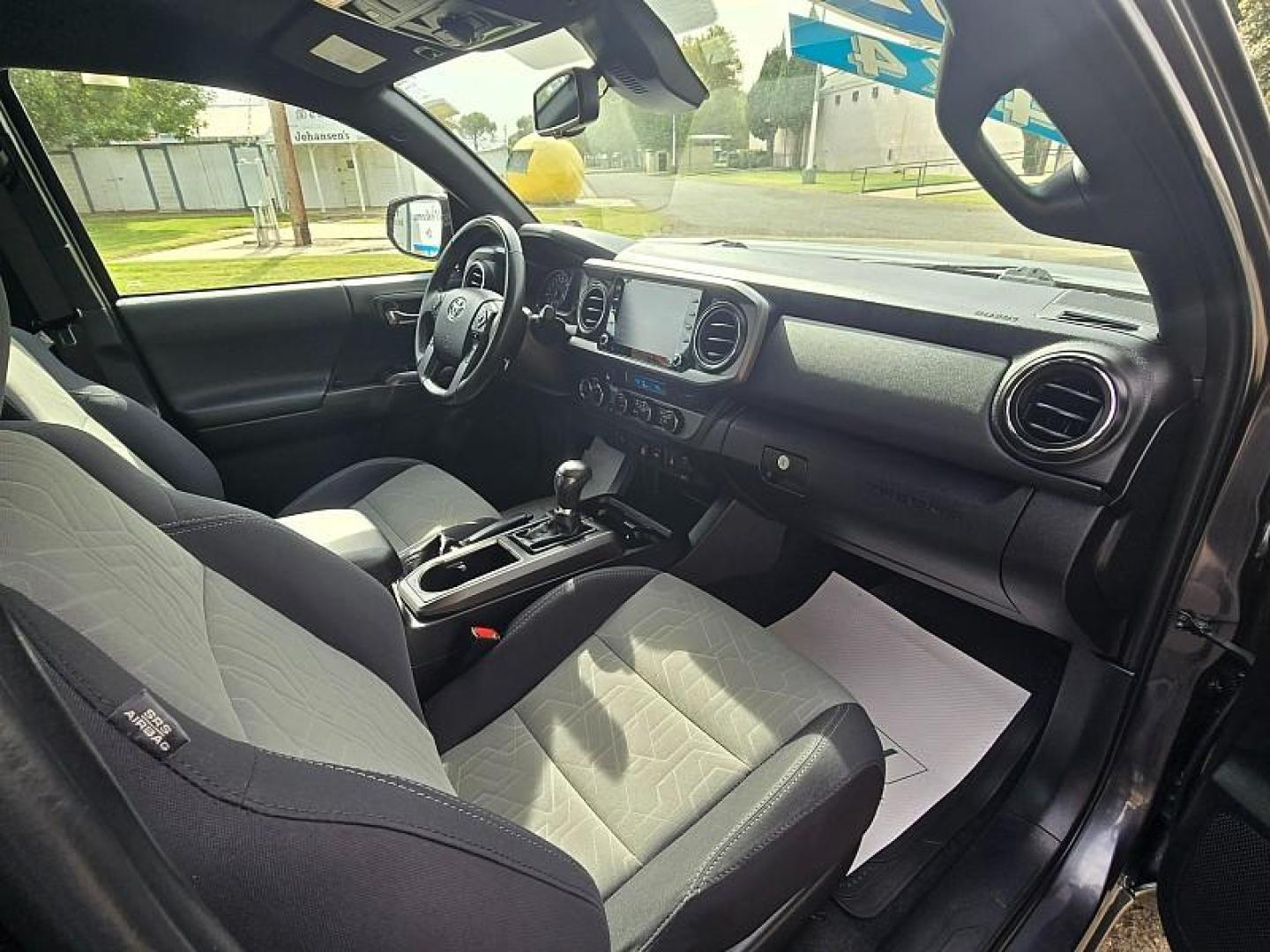 2022 GRAY Toyota Tacoma 4WD (3TMCZ5ANXNM) with an V6 3.5 Liter engine, Automatic 6-Spd transmission, located at 246 E Walker St., Orland, 95963, (530) 865-5800, 39.747589, -122.178398 - Photo#16