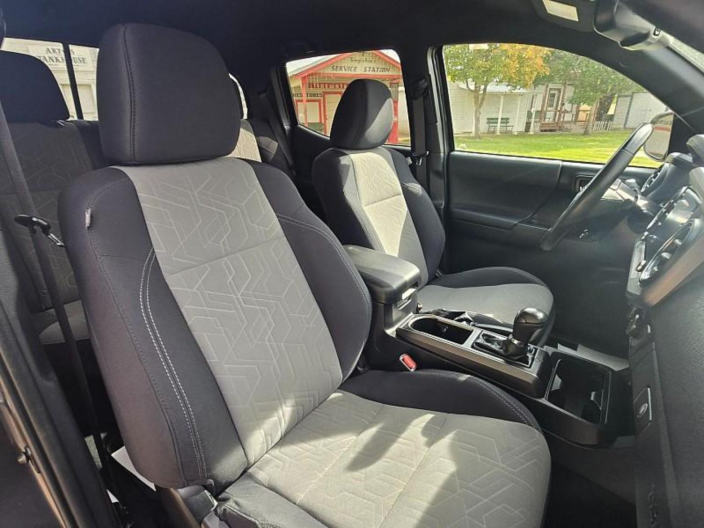 2022 GRAY Toyota Tacoma 4WD (3TMCZ5ANXNM) with an V6 3.5 Liter engine, Automatic 6-Spd transmission, located at 246 E Walker St., Orland, 95963, (530) 865-5800, 39.747589, -122.178398 - Photo#18