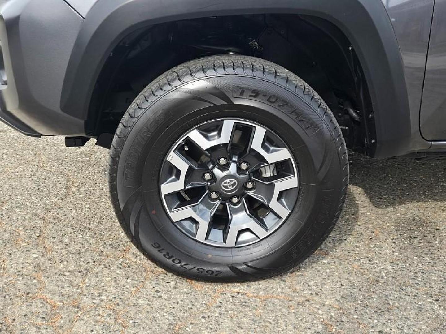 2022 GRAY Toyota Tacoma 4WD (3TMCZ5ANXNM) with an V6 3.5 Liter engine, Automatic 6-Spd transmission, located at 246 E Walker St., Orland, 95963, (530) 865-5800, 39.747589, -122.178398 - Photo#26