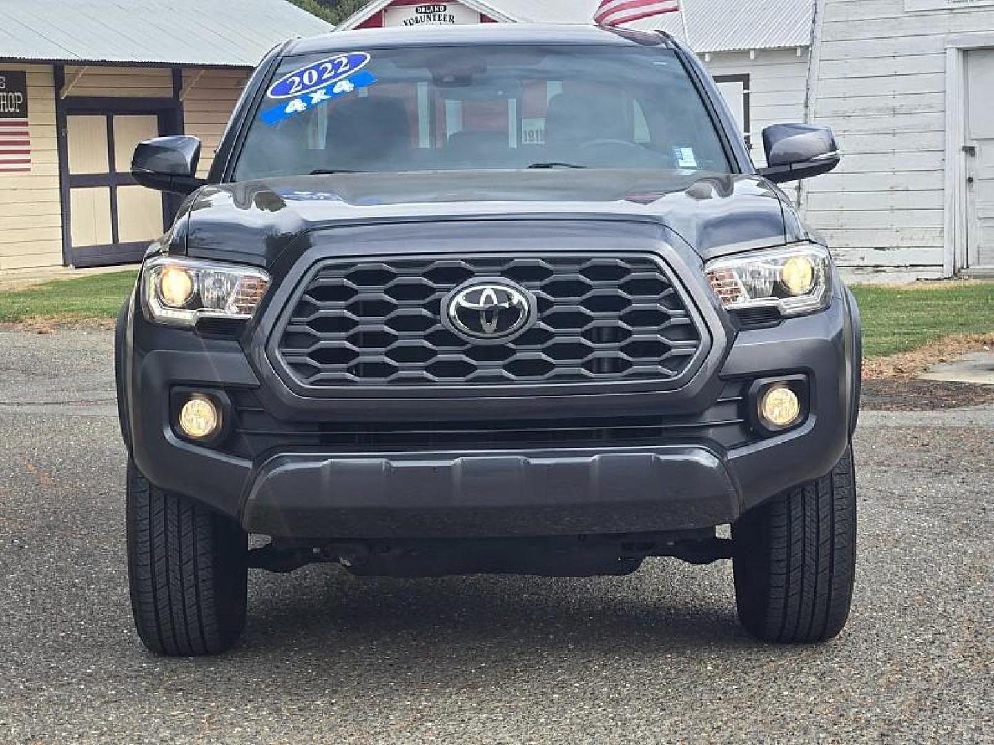 2022 GRAY Toyota Tacoma 4WD (3TMCZ5ANXNM) with an V6 3.5 Liter engine, Automatic 6-Spd transmission, located at 246 E Walker St., Orland, 95963, (530) 865-5800, 39.747589, -122.178398 - Photo#2
