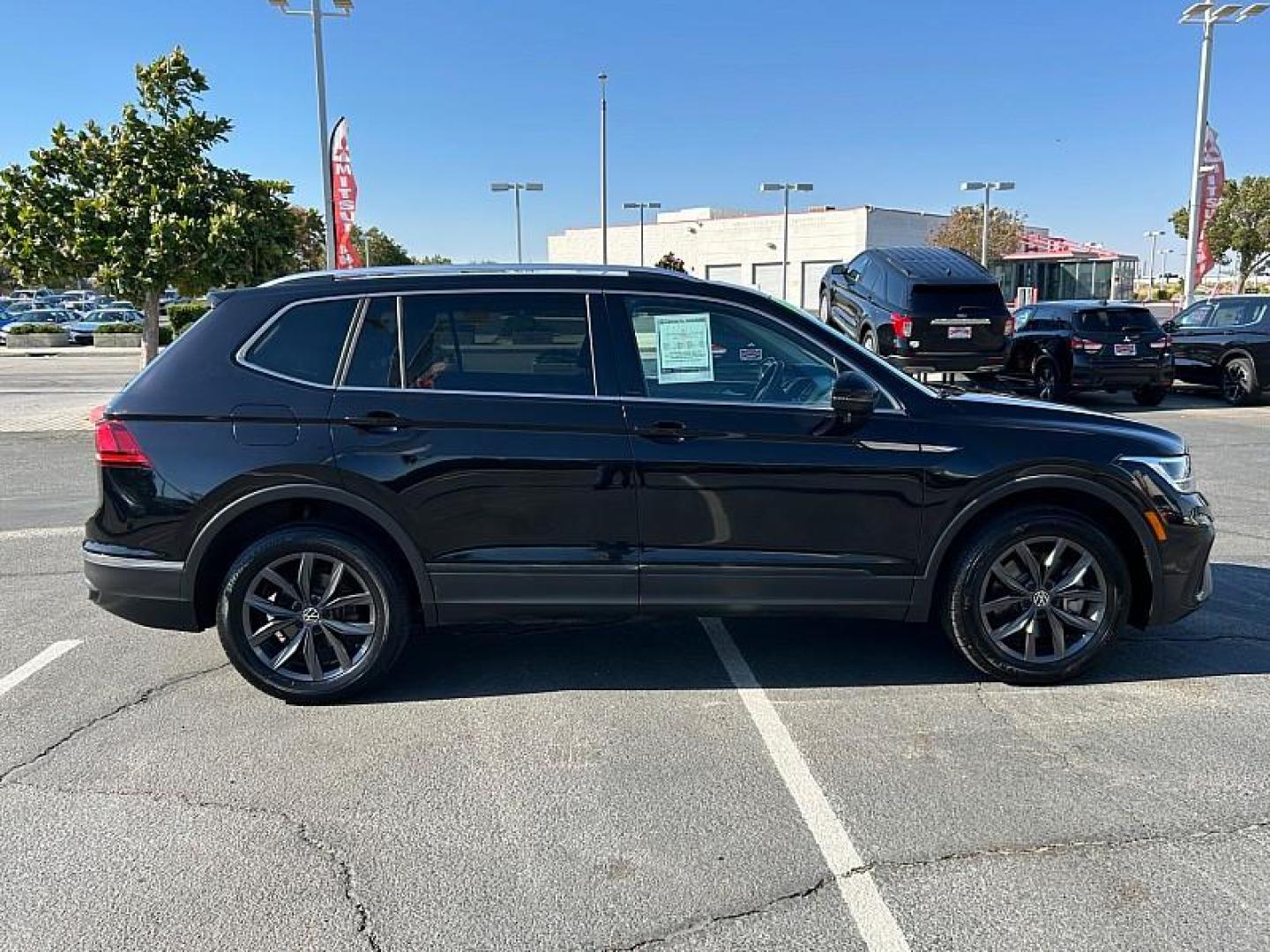 2022 GRAY Volkswagen Tiguan (3VV2B7AX2NM) with an 4-Cyl Turbo 2.0 Liter engine, Automatic 8-Spd w/Tiptronic and Sport Mode transmission, located at 412 Auto Vista Drive, Palmdale, 93551, (661) 945-0620, 34.592636, -118.136681 - Photo#3
