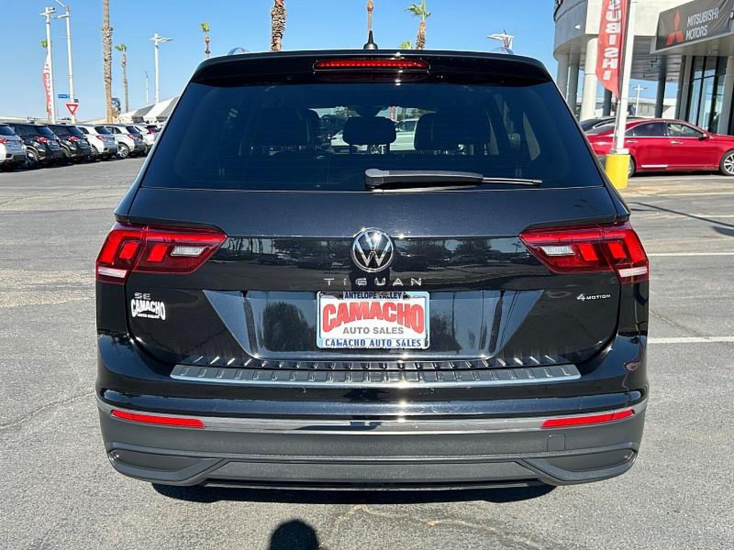 2022 GRAY Volkswagen Tiguan (3VV2B7AX2NM) with an 4-Cyl Turbo 2.0 Liter engine, Automatic 8-Spd w/Tiptronic and Sport Mode transmission, located at 412 Auto Vista Drive, Palmdale, 93551, (661) 945-0620, 34.592636, -118.136681 - Photo#5