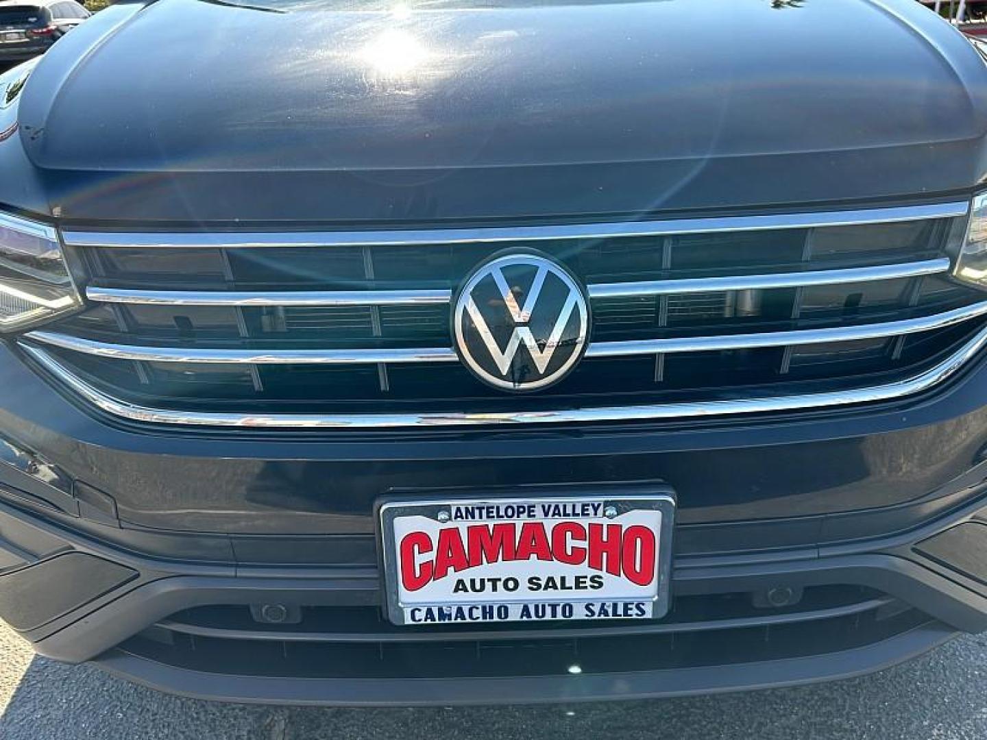 2022 GRAY Volkswagen Tiguan (3VV2B7AX2NM) with an 4-Cyl Turbo 2.0 Liter engine, Automatic 8-Spd w/Tiptronic and Sport Mode transmission, located at 412 Auto Vista Drive, Palmdale, 93551, (661) 945-0620, 34.592636, -118.136681 - Photo#8