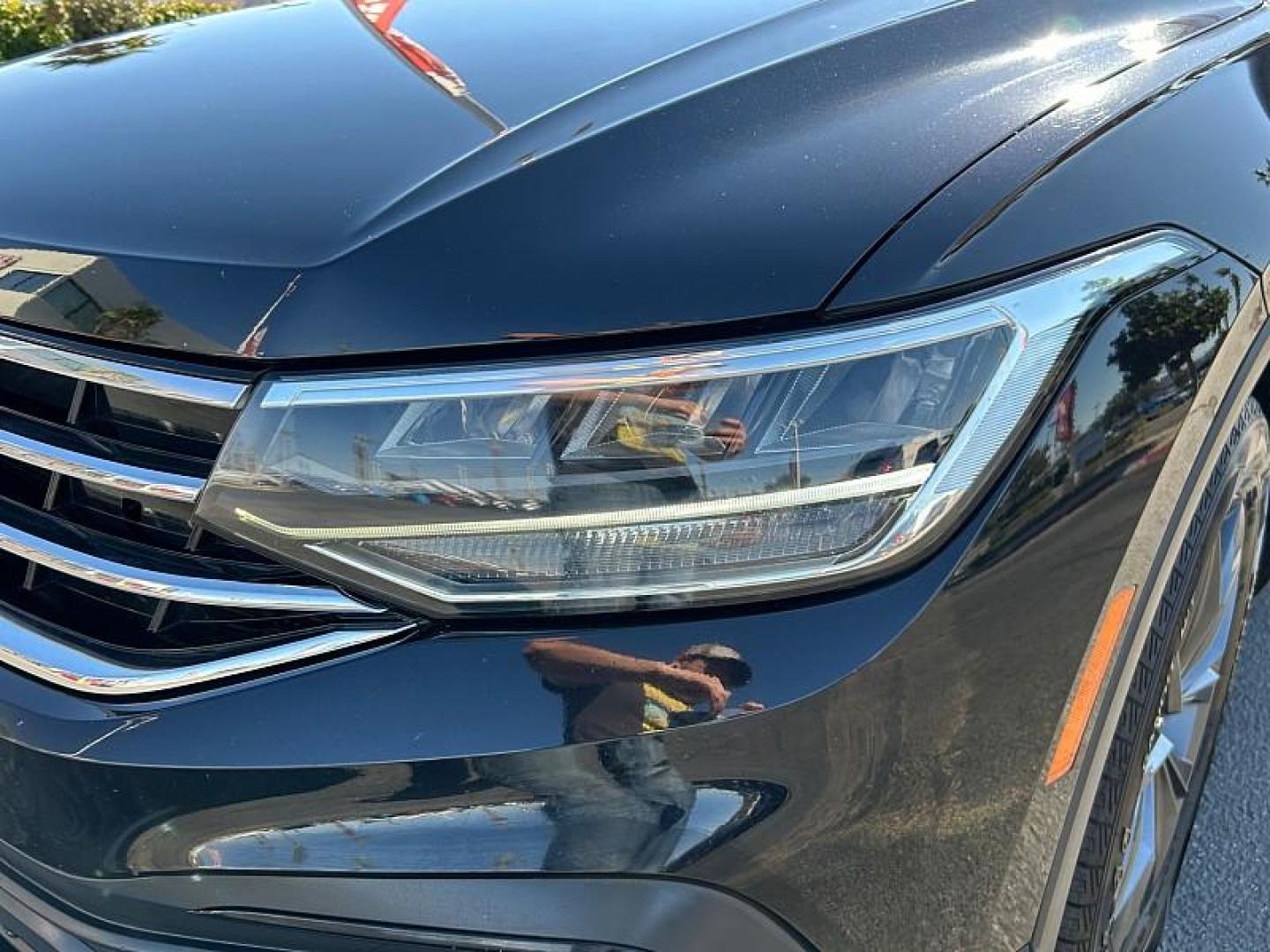 2022 GRAY Volkswagen Tiguan (3VV2B7AX2NM) with an 4-Cyl Turbo 2.0 Liter engine, Automatic 8-Spd w/Tiptronic and Sport Mode transmission, located at 412 Auto Vista Drive, Palmdale, 93551, (661) 945-0620, 34.592636, -118.136681 - Photo#13