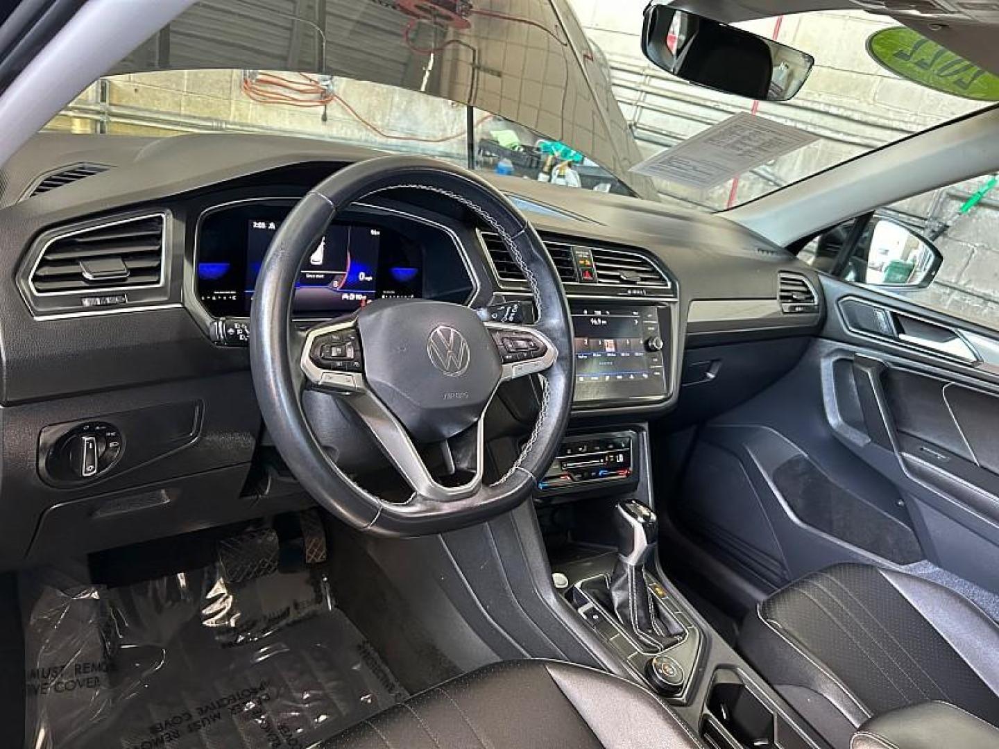 2022 GRAY Volkswagen Tiguan (3VV2B7AX2NM) with an 4-Cyl Turbo 2.0 Liter engine, Automatic 8-Spd w/Tiptronic and Sport Mode transmission, located at 412 Auto Vista Drive, Palmdale, 93551, (661) 945-0620, 34.592636, -118.136681 - Photo#17