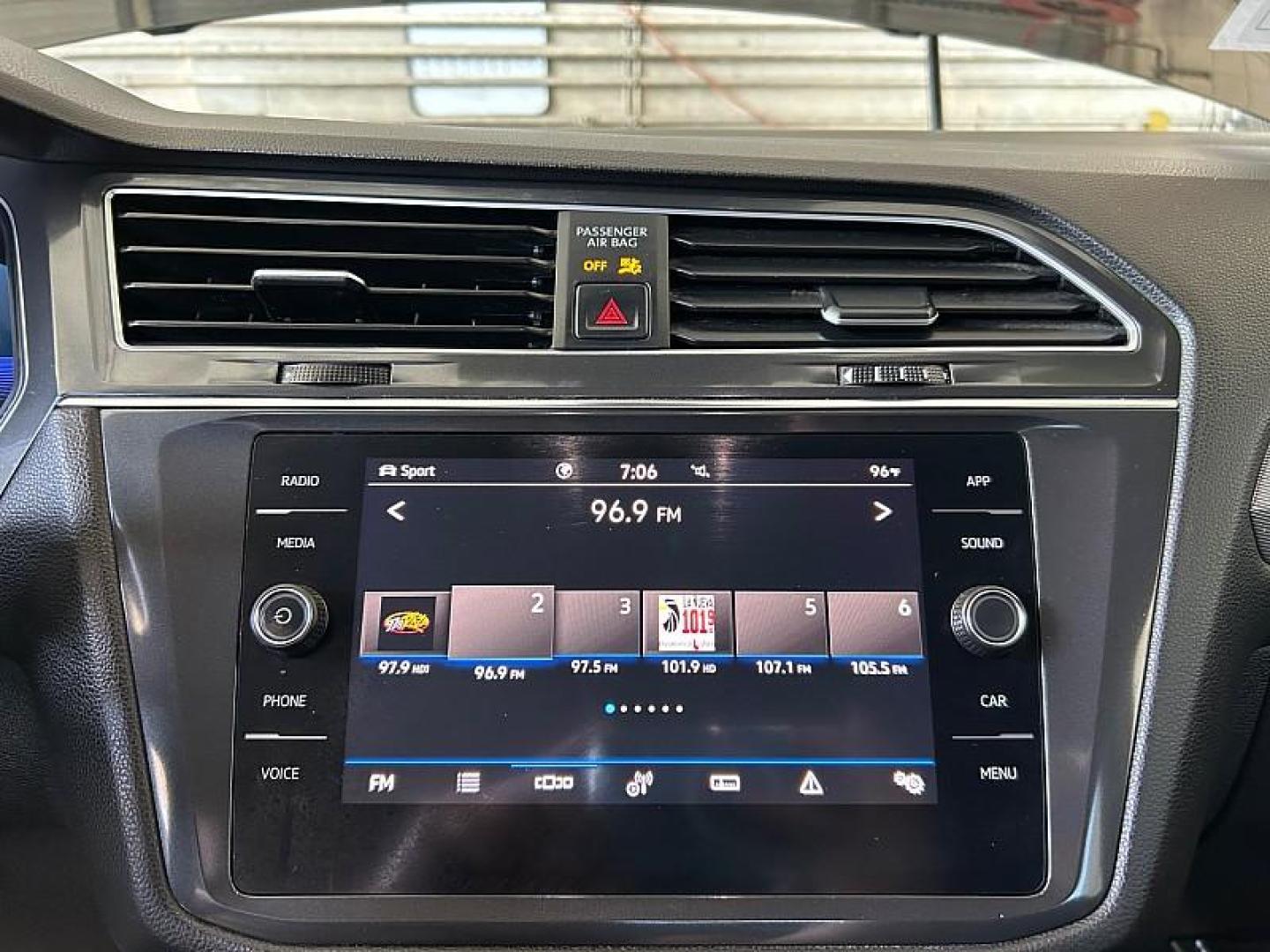 2022 GRAY Volkswagen Tiguan (3VV2B7AX2NM) with an 4-Cyl Turbo 2.0 Liter engine, Automatic 8-Spd w/Tiptronic and Sport Mode transmission, located at 412 Auto Vista Drive, Palmdale, 93551, (661) 945-0620, 34.592636, -118.136681 - Photo#20