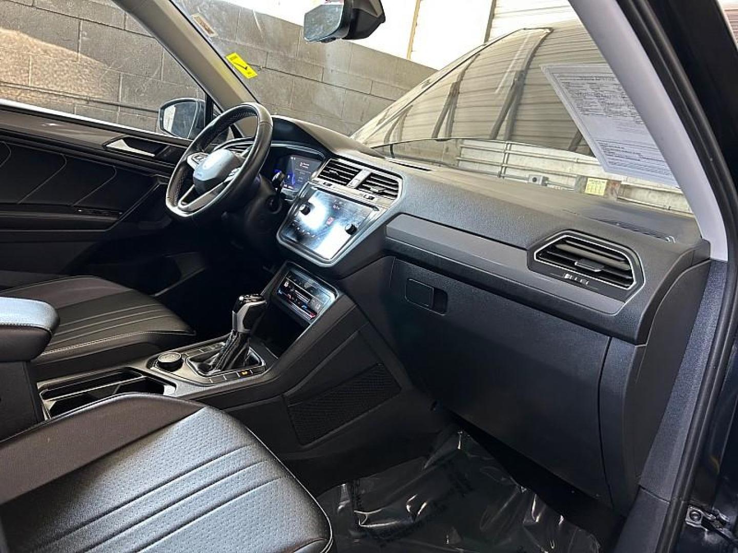 2022 GRAY Volkswagen Tiguan (3VV2B7AX2NM) with an 4-Cyl Turbo 2.0 Liter engine, Automatic 8-Spd w/Tiptronic and Sport Mode transmission, located at 412 Auto Vista Drive, Palmdale, 93551, (661) 945-0620, 34.592636, -118.136681 - Photo#26