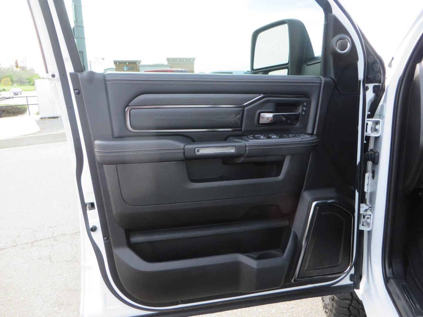 2023 White /Black RAM 2500 Limited Crew Cab SWB 4WD (3C6UR5SLXPG) with an 6.7L L6 OHV 24V TURBO DIESEL engine, 6A transmission, located at 2630 Grass Valley Highway, Auburn, CA, 95603, (530) 508-5100, 38.937893, -121.095482- Photo#16