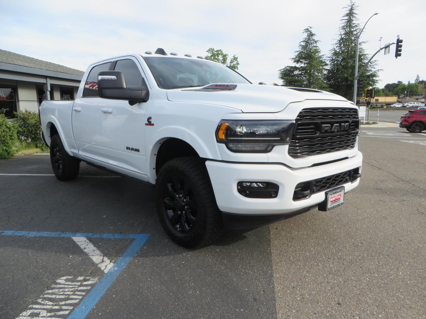 2023 White /Black RAM 2500 Limited Crew Cab SWB 4WD (3C6UR5SLXPG) with an 6.7L L6 OHV 24V TURBO DIESEL engine, 6A transmission, located at 2630 Grass Valley Highway, Auburn, CA, 95603, (530) 508-5100, 38.937893, -121.095482- Photo#2