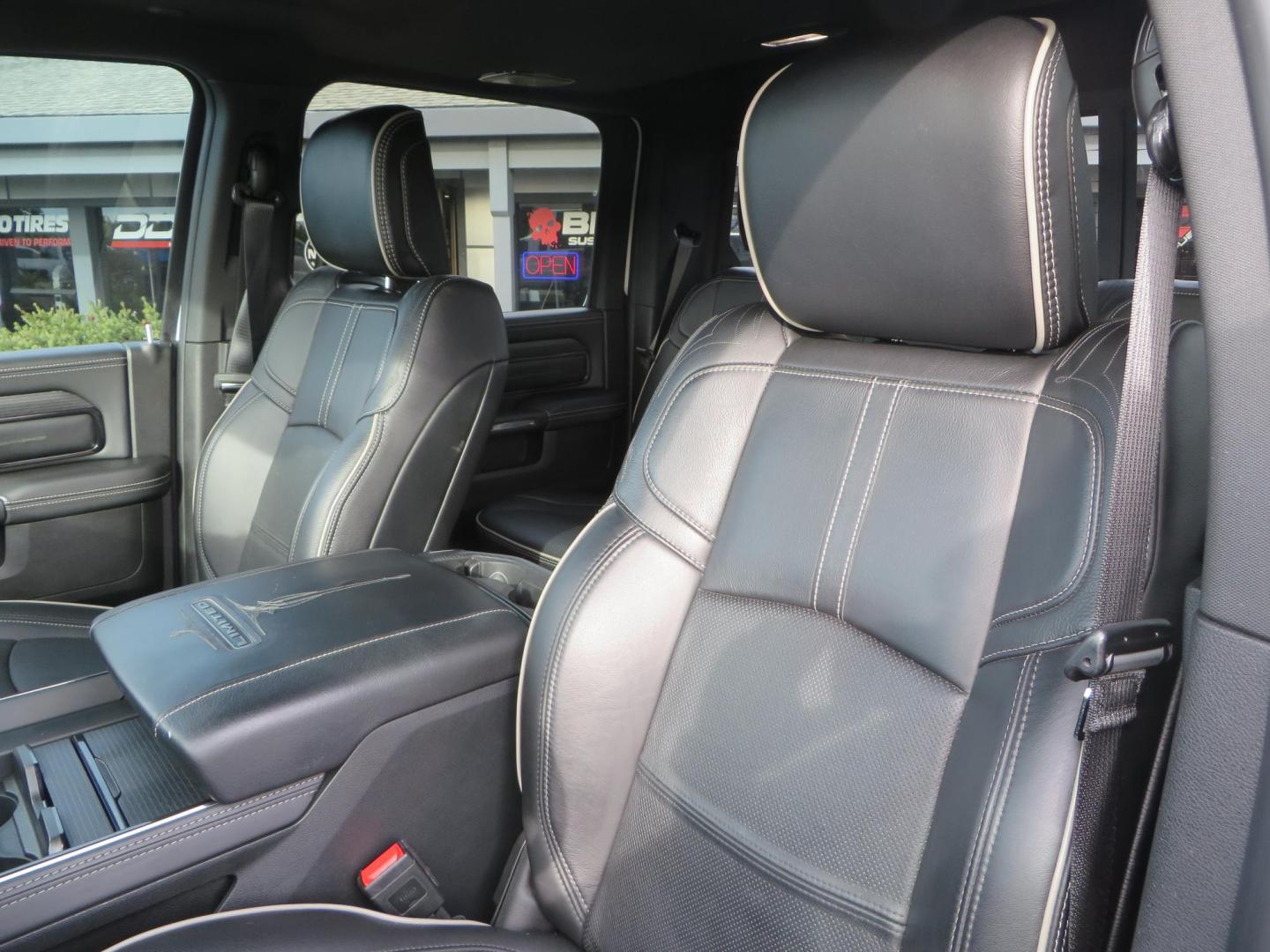2023 White /Black RAM 2500 Limited Crew Cab SWB 4WD (3C6UR5SLXPG) with an 6.7L L6 OHV 24V TURBO DIESEL engine, 6A transmission, located at 2630 Grass Valley Highway, Auburn, CA, 95603, (530) 508-5100, 38.937893, -121.095482- Photo#21