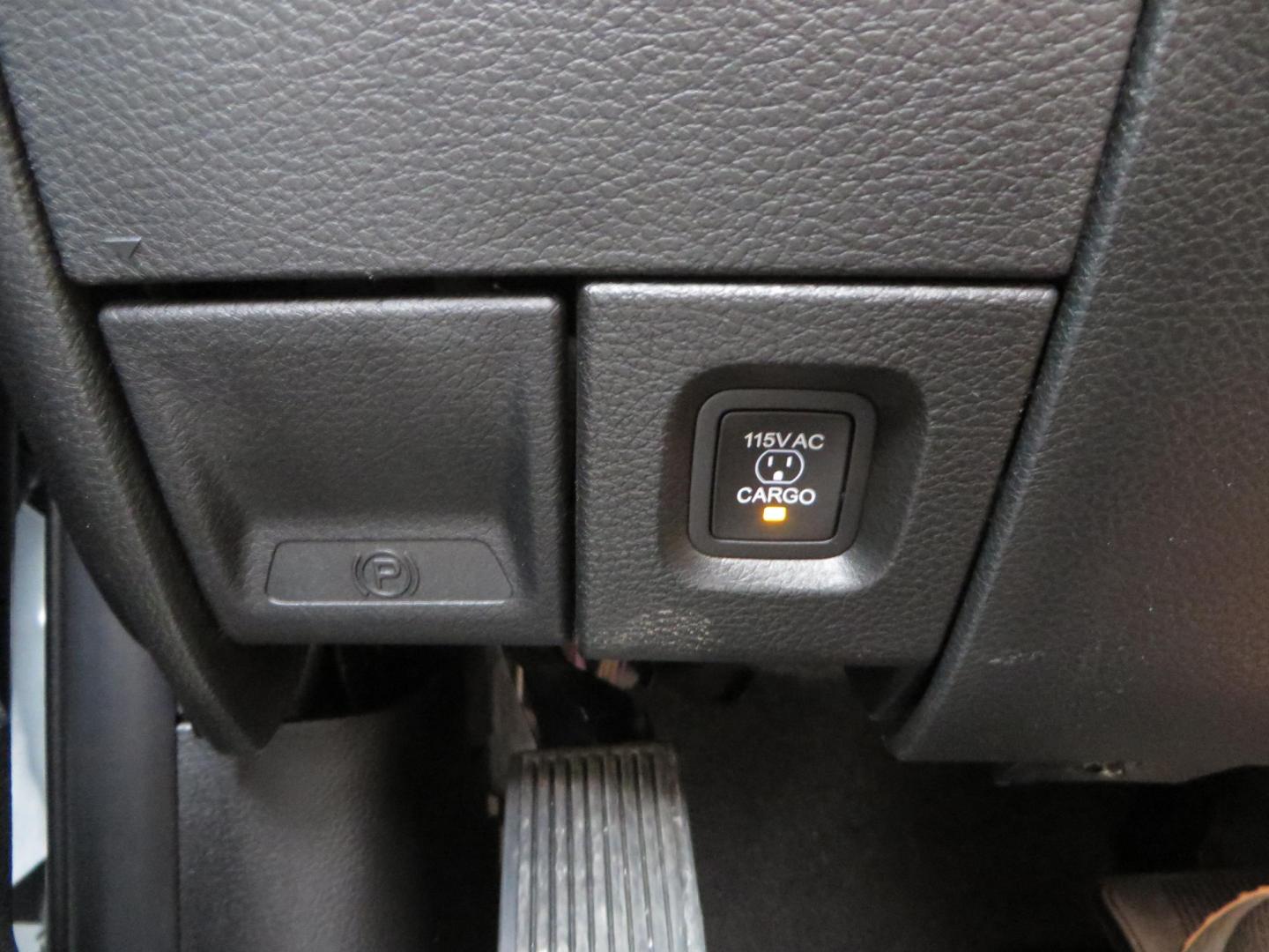 2023 White /Black RAM 2500 Limited Crew Cab SWB 4WD (3C6UR5SLXPG) with an 6.7L L6 OHV 24V TURBO DIESEL engine, 6A transmission, located at 2630 Grass Valley Highway, Auburn, CA, 95603, (530) 508-5100, 38.937893, -121.095482- Photo#39