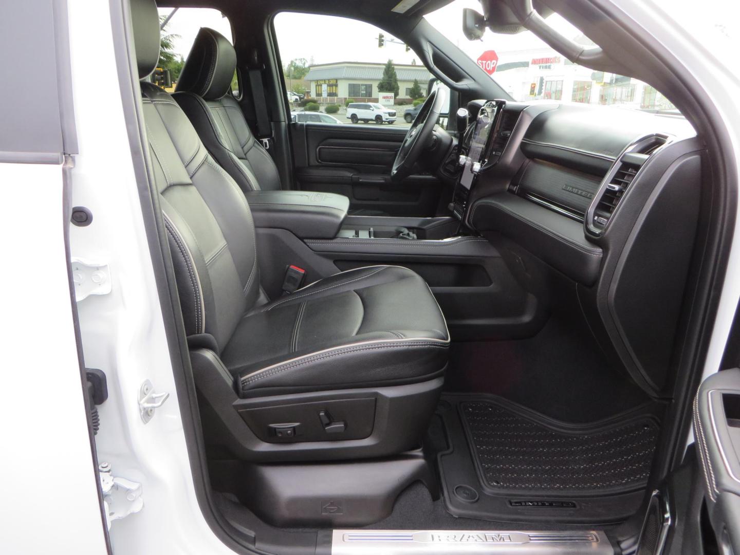 2023 White /Black RAM 2500 Limited Crew Cab SWB 4WD (3C6UR5SLXPG) with an 6.7L L6 OHV 24V TURBO DIESEL engine, 6A transmission, located at 2630 Grass Valley Highway, Auburn, CA, 95603, (530) 508-5100, 38.937893, -121.095482- Photo#51