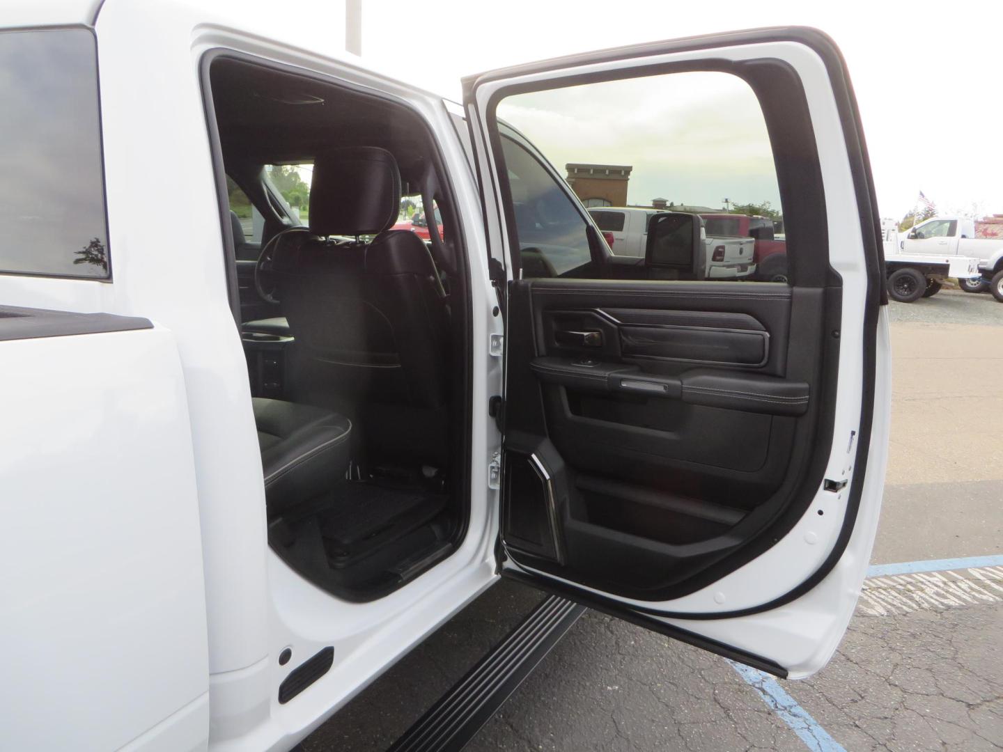 2023 White /Black RAM 2500 Limited Crew Cab SWB 4WD (3C6UR5SLXPG) with an 6.7L L6 OHV 24V TURBO DIESEL engine, 6A transmission, located at 2630 Grass Valley Highway, Auburn, CA, 95603, (530) 508-5100, 38.937893, -121.095482- Photo#54