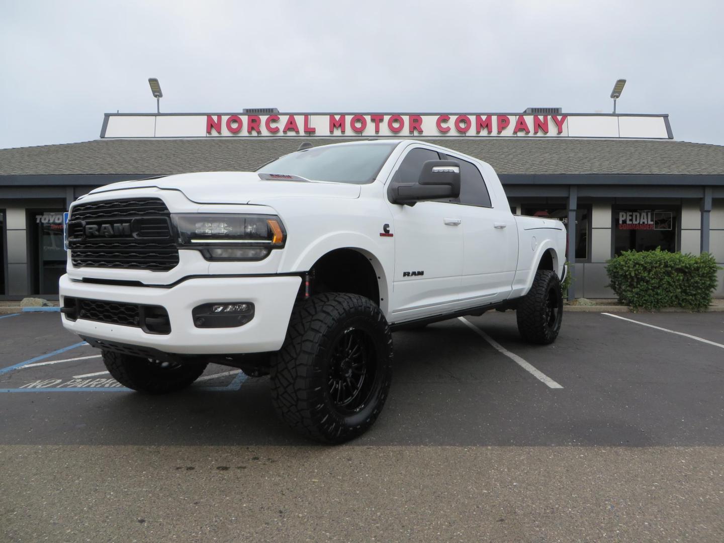 2023 White /BLACK RAM 3500 Limited Mega Cab 4WD (3C63R3PL6PG) with an 6.7L L6 OHV 24V TURBO DIESEL engine, 6A transmission, located at 2630 Grass Valley Highway, Auburn, CA, 95603, (530) 508-5100, 38.937893, -121.095482 - Limited Ram 3500 with a BDS 4" long arm suspension system, Fox 2.5 Performance Elite series shocks, Fox ATS steering stabilizer, Carli Suspension rear leaf spring Add- A-Packs, 37" Nitto Ridge Grappler tires, 20X10 Fuel Clash wheels, CJC Offroad Intercooler guard, B and W tow and stow hitch, Bolt hi - Photo#0