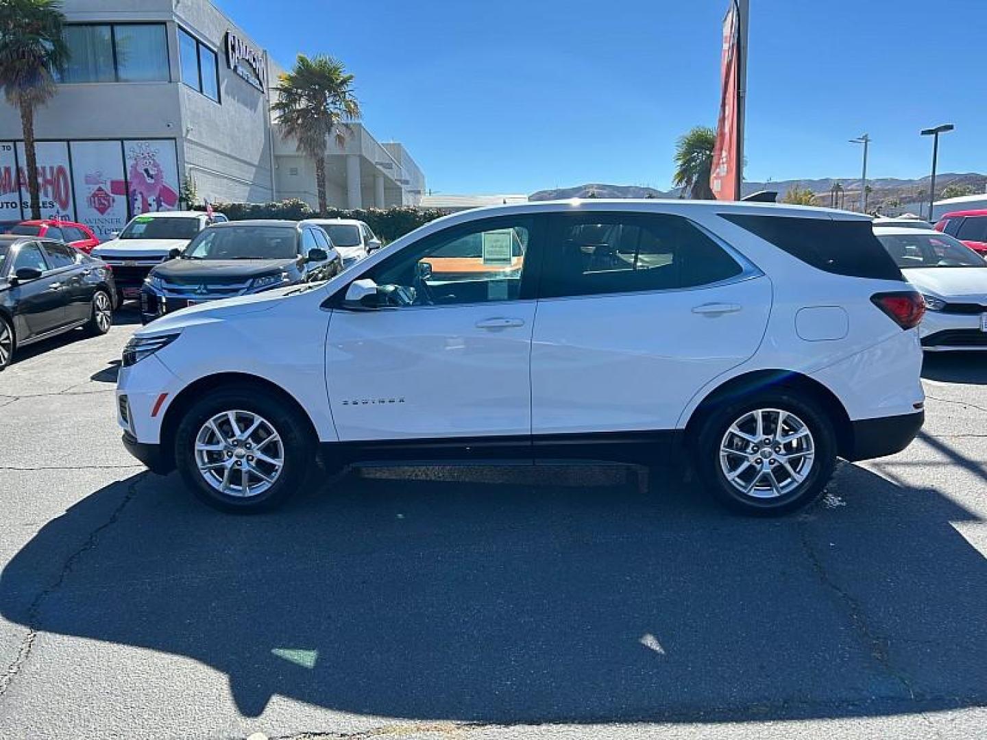 2023 WHITE Chevrolet Equinox (3GNAXKEG8PS) with an 4-Cyl Turbo 1.5 Liter engine, Automatic 6-Spd w/Overdrive transmission, located at 412 Auto Vista Drive, Palmdale, 93551, (661) 945-0620, 34.592636, -118.136681 - Photo#5