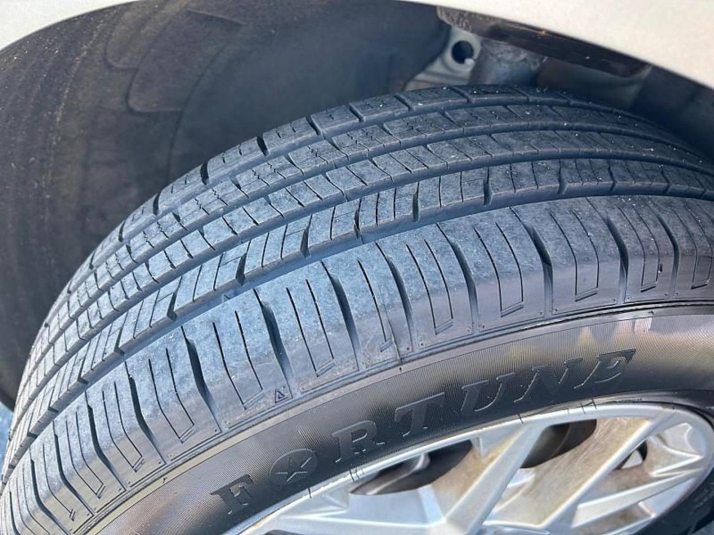 2023 GRAY Chevrolet Equinox (3GNAXKEG8PL) with an 4-Cyl Turbo 1.5 Liter engine, Automatic 6-Spd w/Overdrive transmission, located at 412 Auto Vista Drive, Palmdale, 93551, (661) 945-0620, 34.592636, -118.136681 - Photo#10