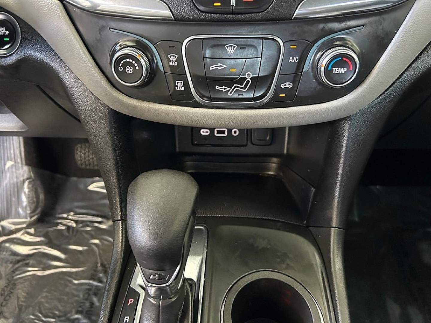 2023 Chevrolet Equinox (3GNAXHEG1PL) with an 4-Cyl Turbo 1.5 Liter engine, Automatic 6-Spd w/Overdrive transmission, located at 412 Auto Vista Drive, Palmdale, 93551, (661) 945-0620, 34.592636, -118.136681- Photo#22