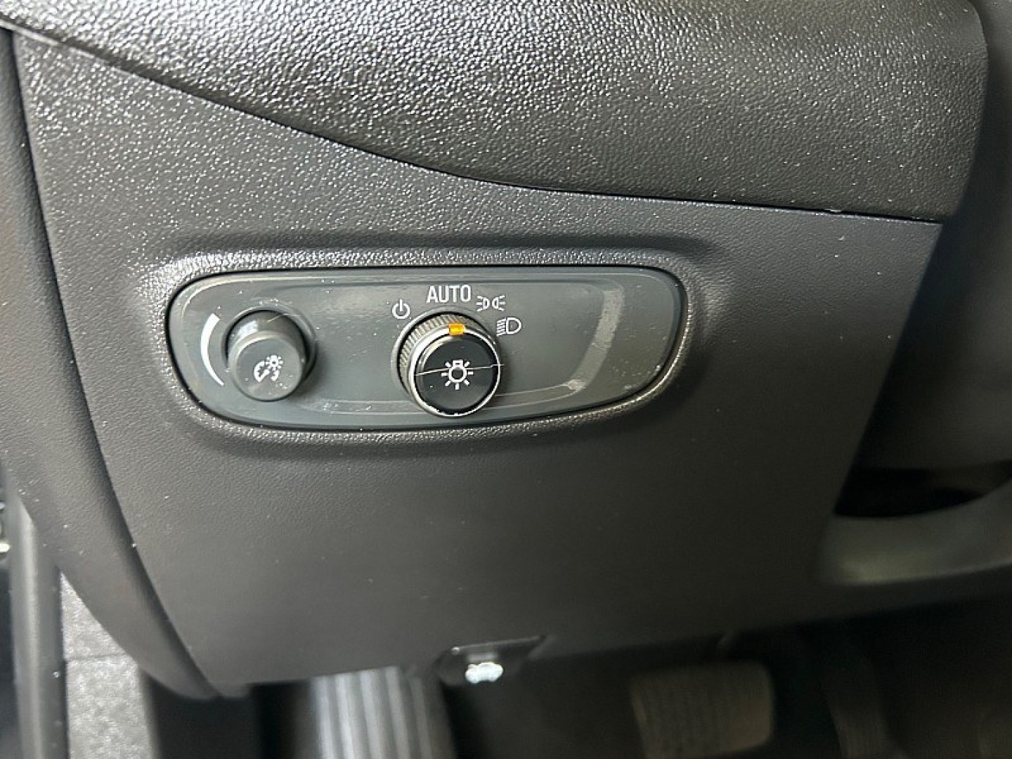 2023 Chevrolet Equinox (3GNAXHEG1PL) with an 4-Cyl Turbo 1.5 Liter engine, Automatic 6-Spd w/Overdrive transmission, located at 412 Auto Vista Drive, Palmdale, 93551, (661) 945-0620, 34.592636, -118.136681- Photo#24