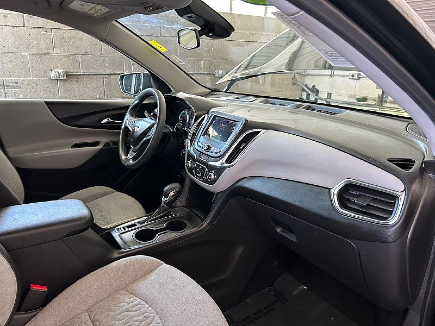 2023 Chevrolet Equinox (3GNAXHEG1PL) with an 4-Cyl Turbo 1.5 Liter engine, Automatic 6-Spd w/Overdrive transmission, located at 412 Auto Vista Drive, Palmdale, 93551, (661) 945-0620, 34.592636, -118.136681- Photo#28