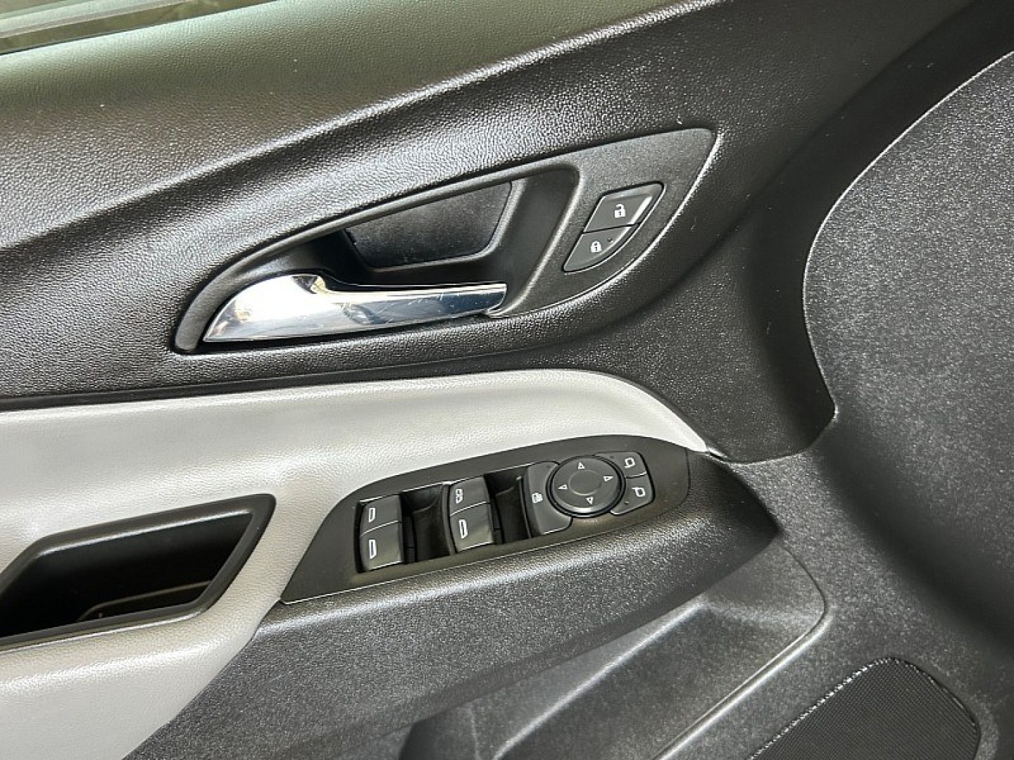 2023 Chevrolet Equinox (3GNAXHEG1PL) with an 4-Cyl Turbo 1.5 Liter engine, Automatic 6-Spd w/Overdrive transmission, located at 412 Auto Vista Drive, Palmdale, 93551, (661) 945-0620, 34.592636, -118.136681- Photo#29