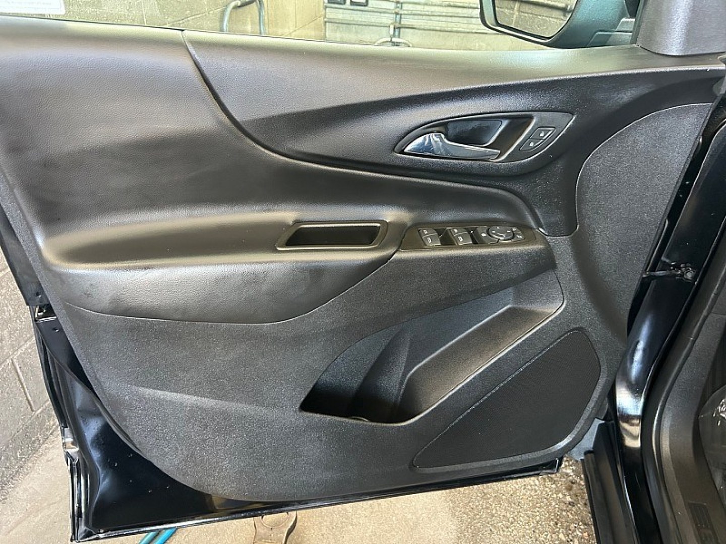 2023 Black Chevrolet Equinox (3GNAXKEG0PL) with an 4-Cyl Turbo 1.5 Liter engine, Automatic 6-Spd w/Overdrive transmission, located at 412 Auto Vista Drive, Palmdale, 93551, (661) 945-0620, 34.592636, -118.136681- Photo#9