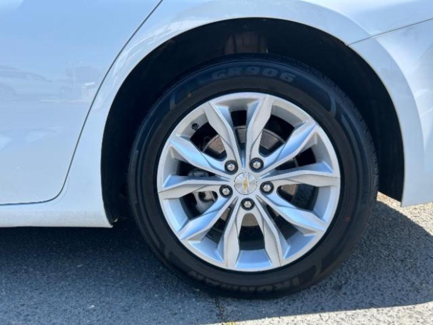 2023 WHITE Chevrolet Malibu (1G1ZD5ST8PF) with an 4-Cyl Turbo 1.5 Liter engine, Automatic CVT transmission, located at 412 Auto Vista Drive, Palmdale, 93551, (661) 945-0620, 34.592636, -118.136681 - Photo#13