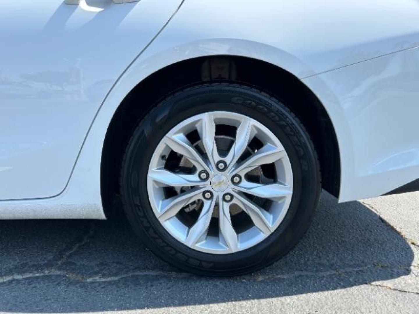 2023 WHITE Chevrolet Malibu (1G1ZD5ST2PF) with an 4-Cyl Turbo 1.5 Liter engine, Automatic CVT transmission, located at 412 Auto Vista Drive, Palmdale, 93551, (661) 945-0620, 34.592636, -118.136681 - Photo#11