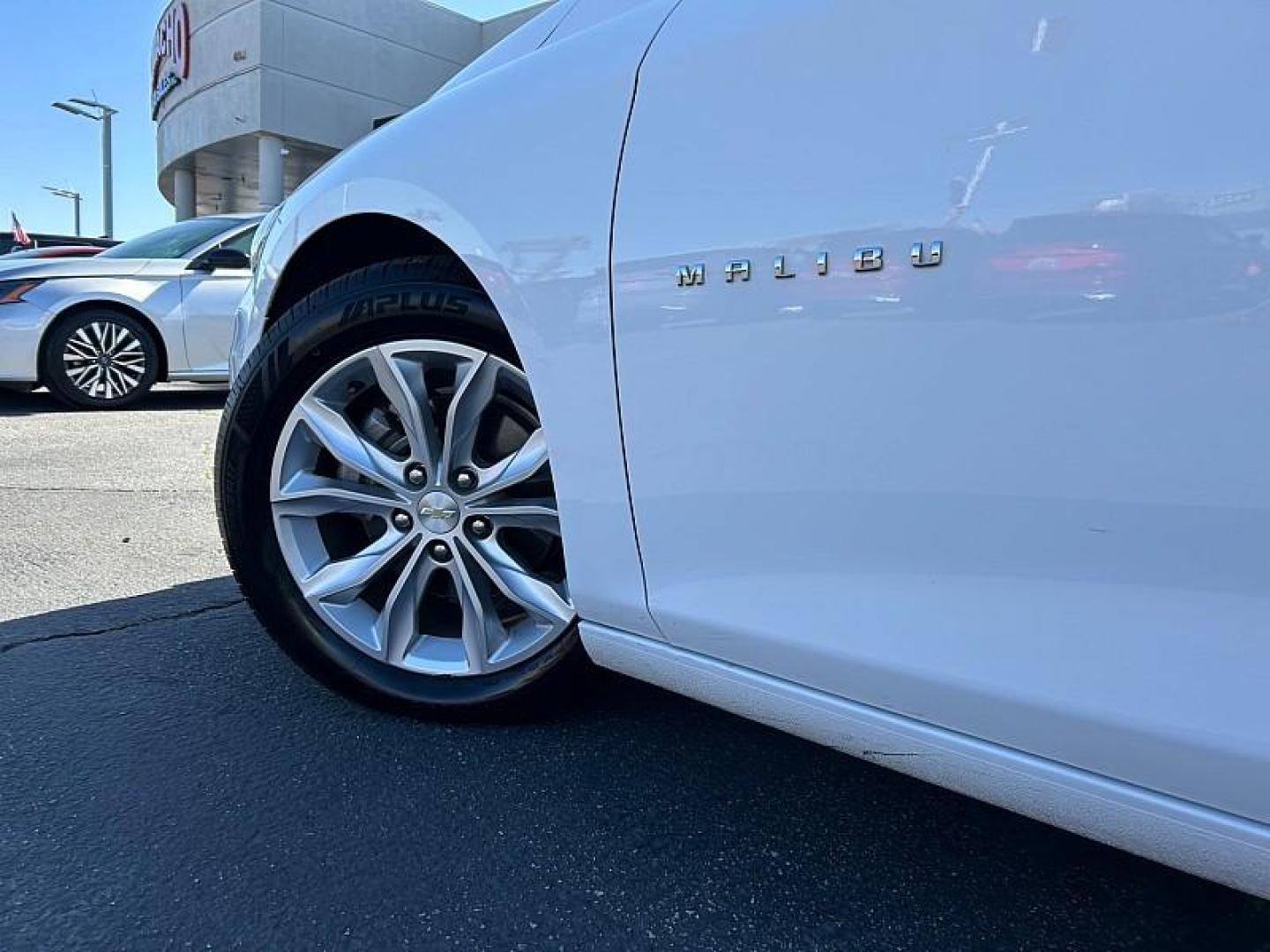 2023 WHITE Chevrolet Malibu (1G1ZD5ST7PF) with an 4-Cyl Turbo 1.5 Liter engine, Automatic CVT transmission, located at 412 Auto Vista Drive, Palmdale, 93551, (661) 945-0620, 34.592636, -118.136681- Photo#17