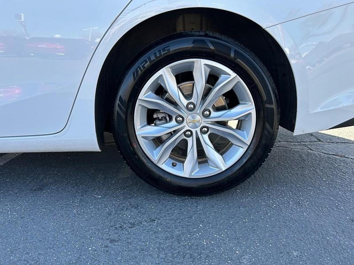 2023 WHITE Chevrolet Malibu (1G1ZD5ST7PF) with an 4-Cyl Turbo 1.5 Liter engine, Automatic CVT transmission, located at 412 Auto Vista Drive, Palmdale, 93551, (661) 945-0620, 34.592636, -118.136681- Photo#18