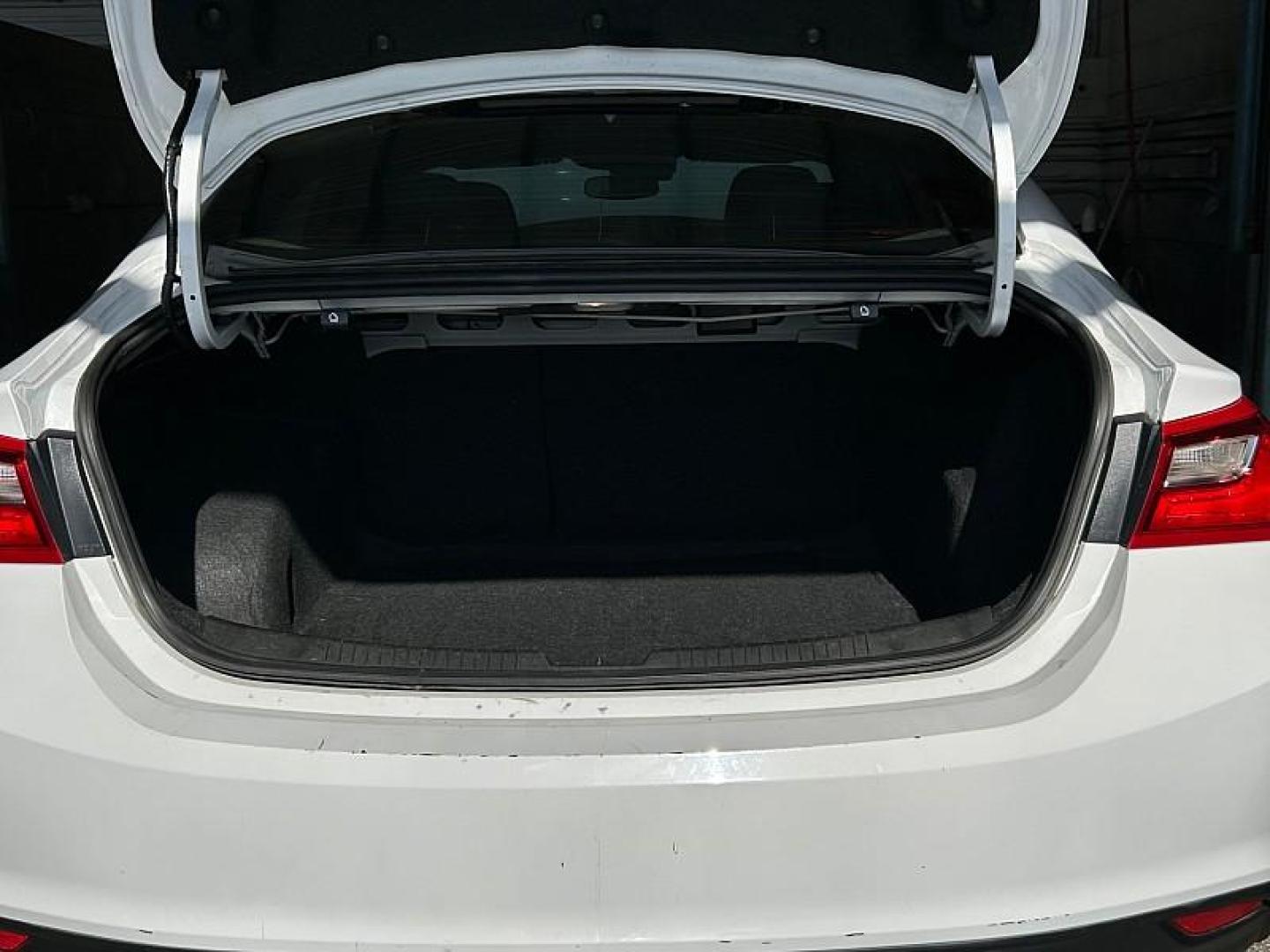2023 WHITE Chevrolet Malibu (1G1ZD5ST7PF) with an 4-Cyl Turbo 1.5 Liter engine, Automatic CVT transmission, located at 412 Auto Vista Drive, Palmdale, 93551, (661) 945-0620, 34.592636, -118.136681- Photo#33
