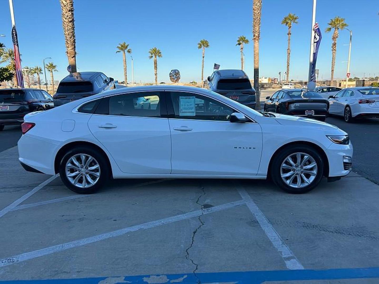 2023 WHITE Chevrolet Malibu (1G1ZD5ST2PF) with an 4-Cyl Turbo 1.5 Liter engine, Automatic CVT transmission, located at 412 Auto Vista Drive, Palmdale, 93551, (661) 945-0620, 34.592636, -118.136681- Photo#5