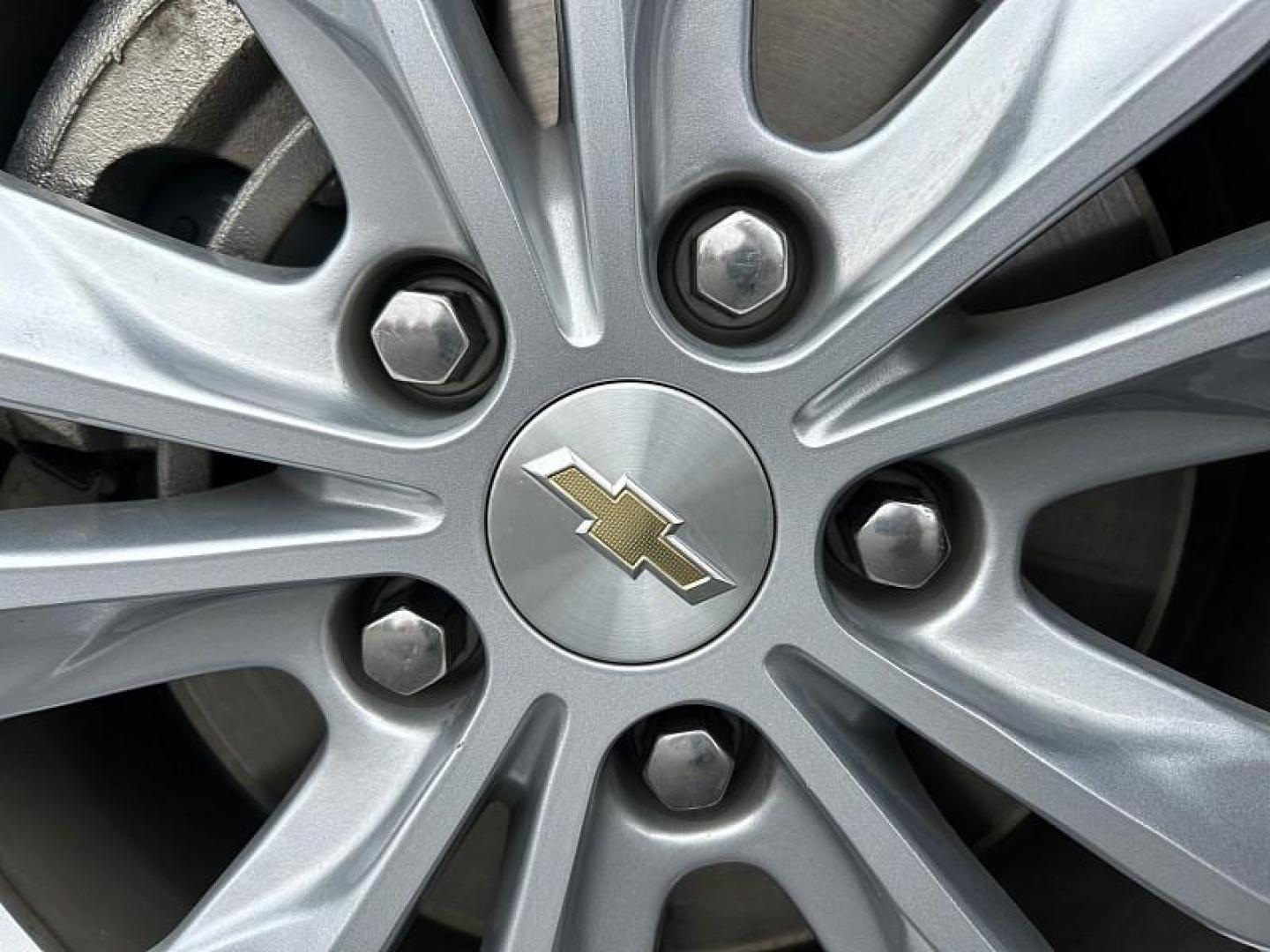 2023 WHITE Chevrolet Malibu (1G1ZD5ST7PF) with an 4-Cyl Turbo 1.5 Liter engine, Automatic CVT transmission, located at 412 Auto Vista Drive, Palmdale, 93551, (661) 945-0620, 34.592636, -118.136681 - Photo#13
