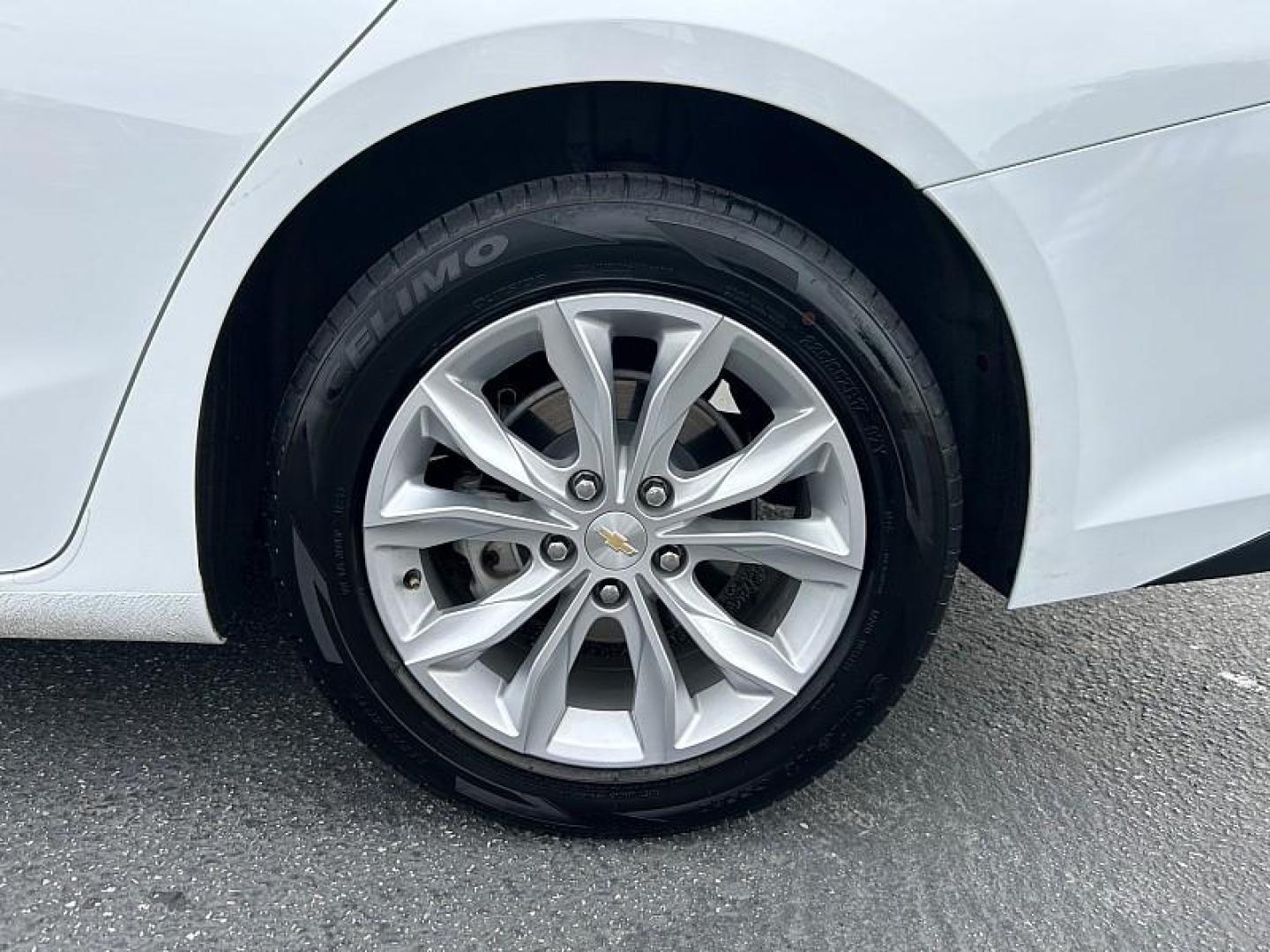 2023 WHITE Chevrolet Malibu (1G1ZD5ST7PF) with an 4-Cyl Turbo 1.5 Liter engine, Automatic CVT transmission, located at 412 Auto Vista Drive, Palmdale, 93551, (661) 945-0620, 34.592636, -118.136681 - Photo#20