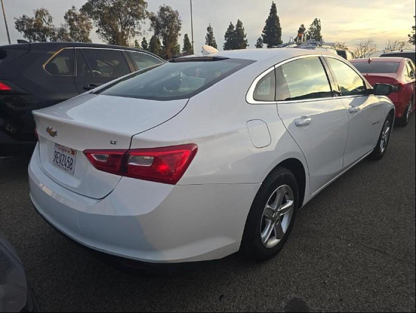 2023 WHITE Chevrolet Malibu (1G1ZD5ST6PF) with an 4-Cyl Turbo 1.5 Liter engine, Automatic CVT transmission, located at 412 Auto Vista Drive, Palmdale, 93551, (661) 945-0620, 34.592636, -118.136681 - Photo#2