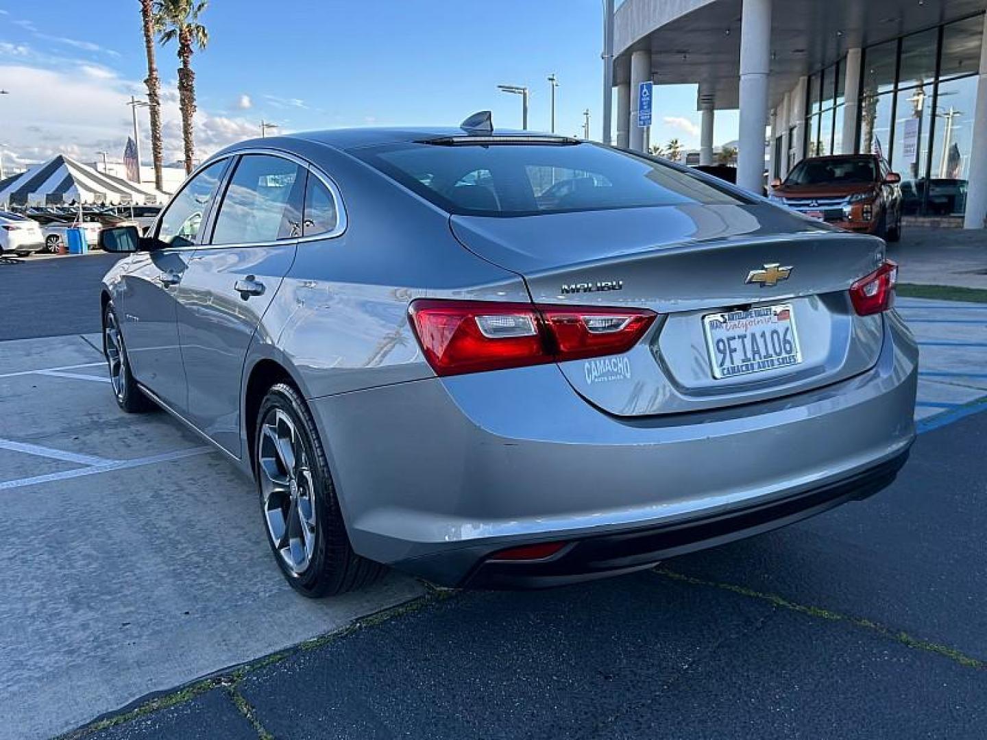 2023 GRAY Chevrolet Malibu (1G1ZD5ST2PF) with an 4-Cyl Turbo 1.5 Liter engine, Automatic CVT transmission, located at 412 Auto Vista Drive, Palmdale, 93551, (661) 945-0620, 34.592636, -118.136681 - Photo#6