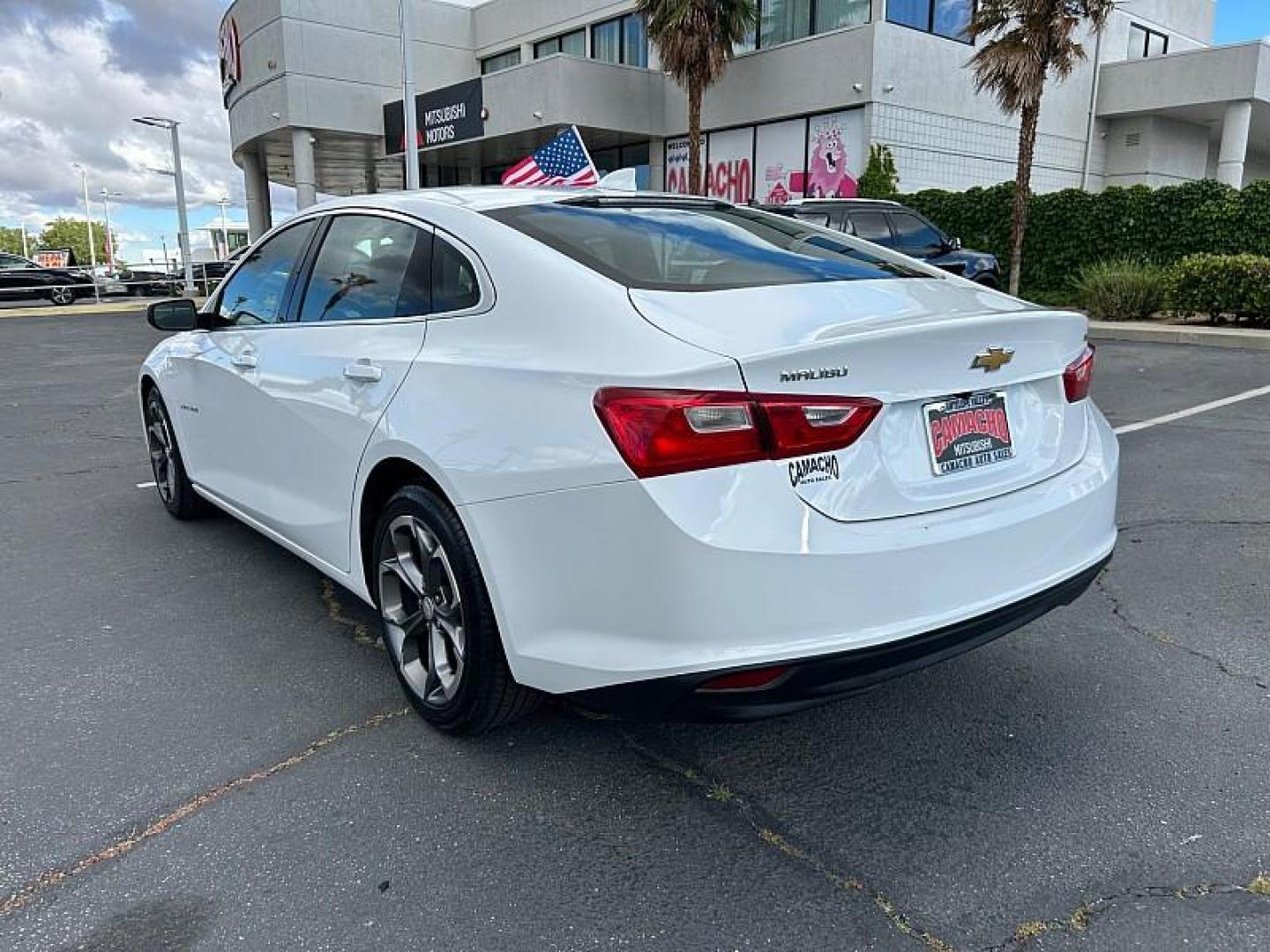 2023 WHITE Chevrolet Malibu (1G1ZD5ST4PF) with an 4-Cyl Turbo 1.5 Liter engine, Automatic CVT transmission, located at 412 Auto Vista Drive, Palmdale, 93551, (661) 945-0620, 34.592636, -118.136681 - Photo#4