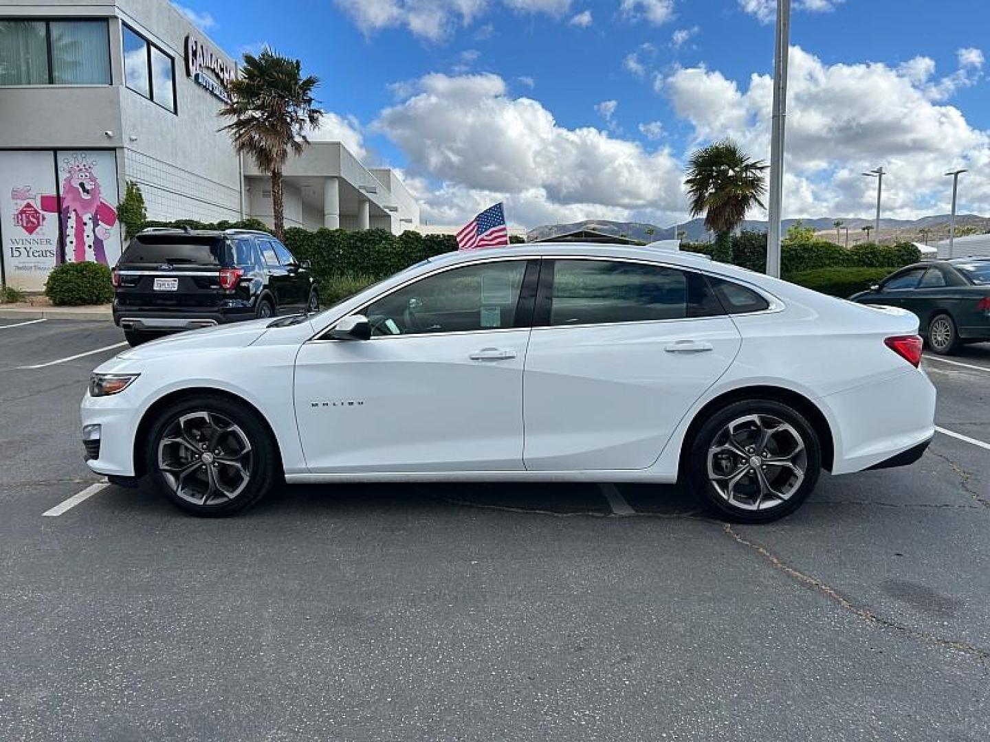2023 WHITE Chevrolet Malibu (1G1ZD5ST4PF) with an 4-Cyl Turbo 1.5 Liter engine, Automatic CVT transmission, located at 412 Auto Vista Drive, Palmdale, 93551, (661) 945-0620, 34.592636, -118.136681 - Photo#5