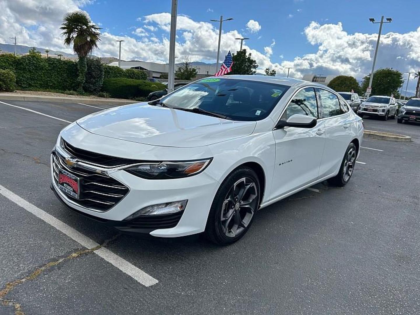 2023 WHITE Chevrolet Malibu (1G1ZD5ST4PF) with an 4-Cyl Turbo 1.5 Liter engine, Automatic CVT transmission, located at 412 Auto Vista Drive, Palmdale, 93551, (661) 945-0620, 34.592636, -118.136681 - Photo#6
