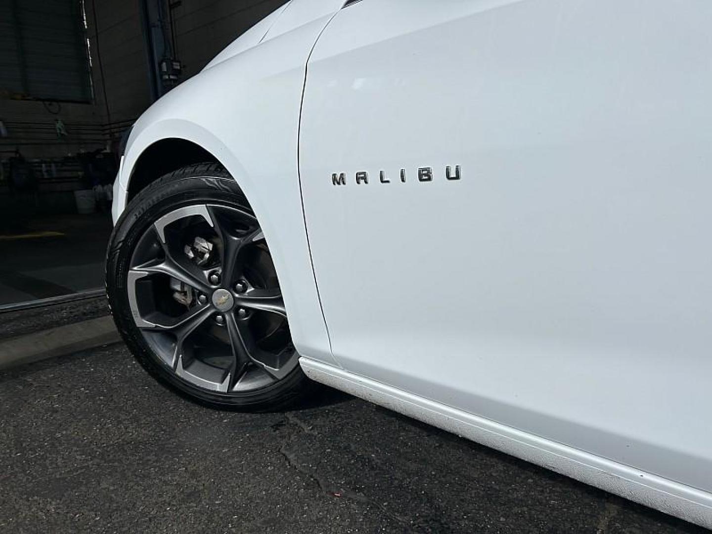 2023 WHITE Chevrolet Malibu (1G1ZD5ST4PF) with an 4-Cyl Turbo 1.5 Liter engine, Automatic CVT transmission, located at 412 Auto Vista Drive, Palmdale, 93551, (661) 945-0620, 34.592636, -118.136681 - Photo#9
