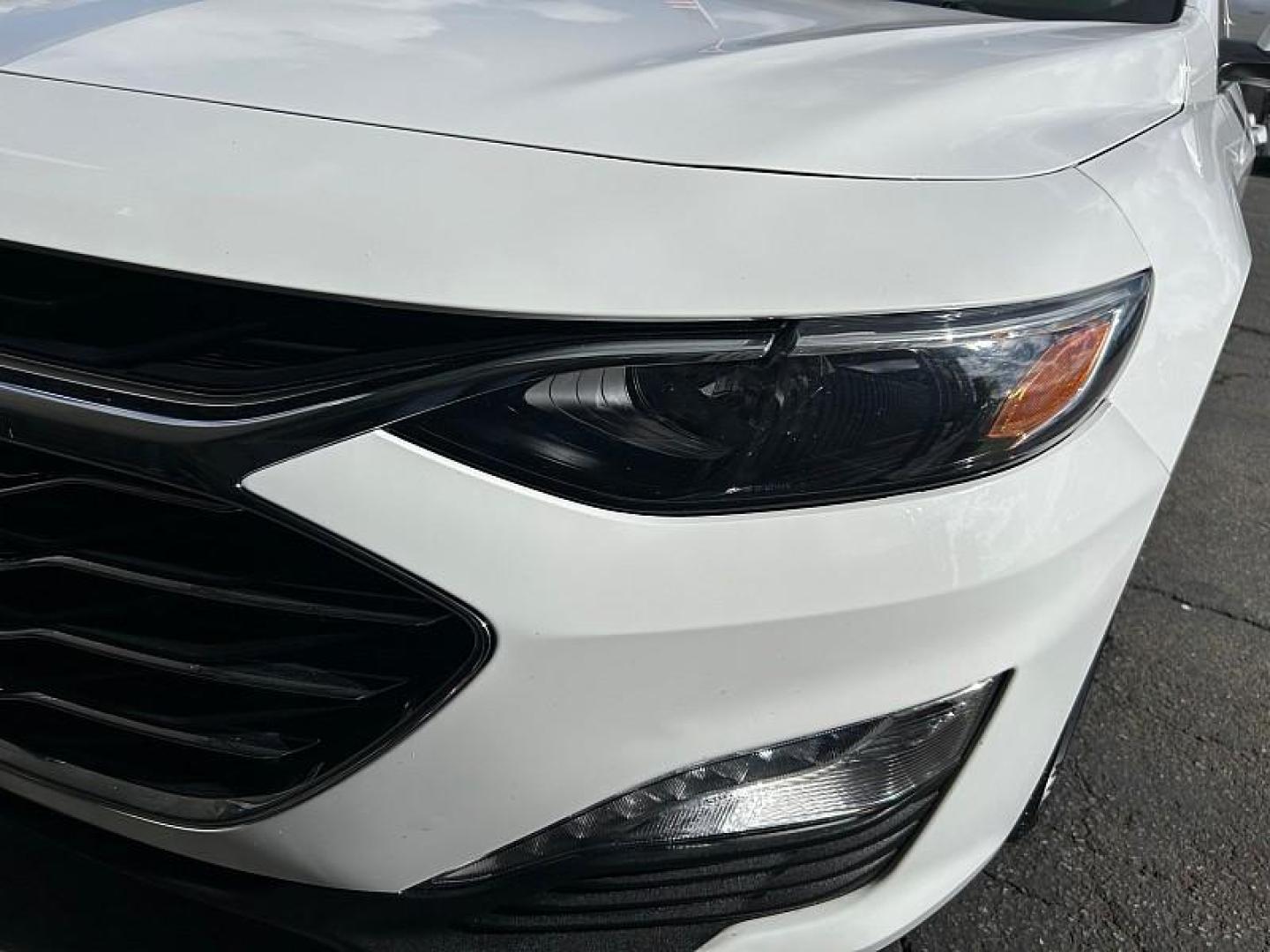 2023 WHITE Chevrolet Malibu (1G1ZD5ST4PF) with an 4-Cyl Turbo 1.5 Liter engine, Automatic CVT transmission, located at 412 Auto Vista Drive, Palmdale, 93551, (661) 945-0620, 34.592636, -118.136681 - Photo#10