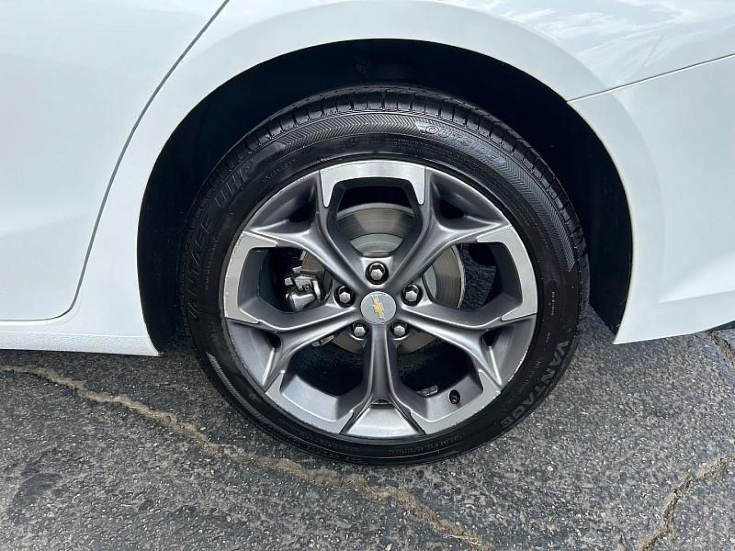 2023 WHITE Chevrolet Malibu (1G1ZD5ST4PF) with an 4-Cyl Turbo 1.5 Liter engine, Automatic CVT transmission, located at 412 Auto Vista Drive, Palmdale, 93551, (661) 945-0620, 34.592636, -118.136681 - Photo#13