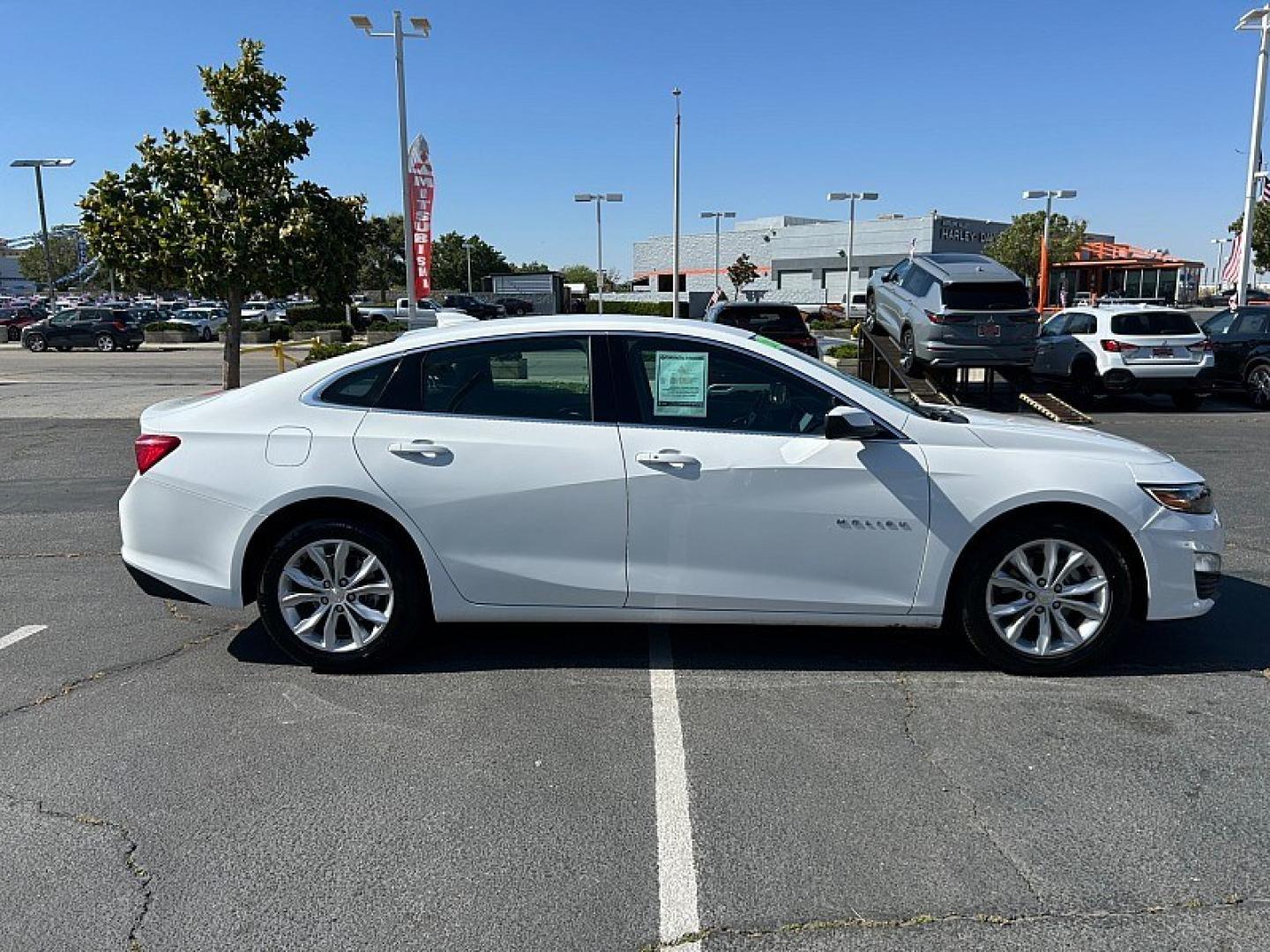 2023 WHITE Chevrolet Malibu (1G1ZD5ST7PF) with an 4-Cyl Turbo 1.5 Liter engine, Automatic CVT transmission, located at 412 Auto Vista Drive, Palmdale, 93551, (661) 945-0620, 34.592636, -118.136681 - Photo#6