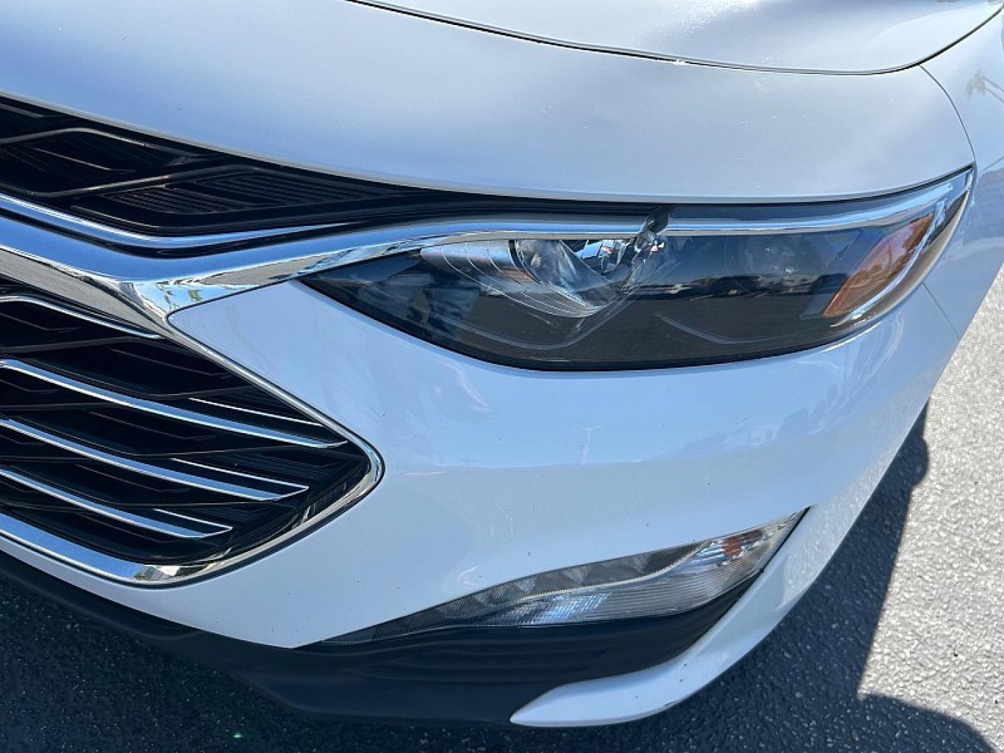 2023 WHITE Chevrolet Malibu (1G1ZD5ST7PF) with an 4-Cyl Turbo 1.5 Liter engine, Automatic CVT transmission, located at 412 Auto Vista Drive, Palmdale, 93551, (661) 945-0620, 34.592636, -118.136681 - Photo#10