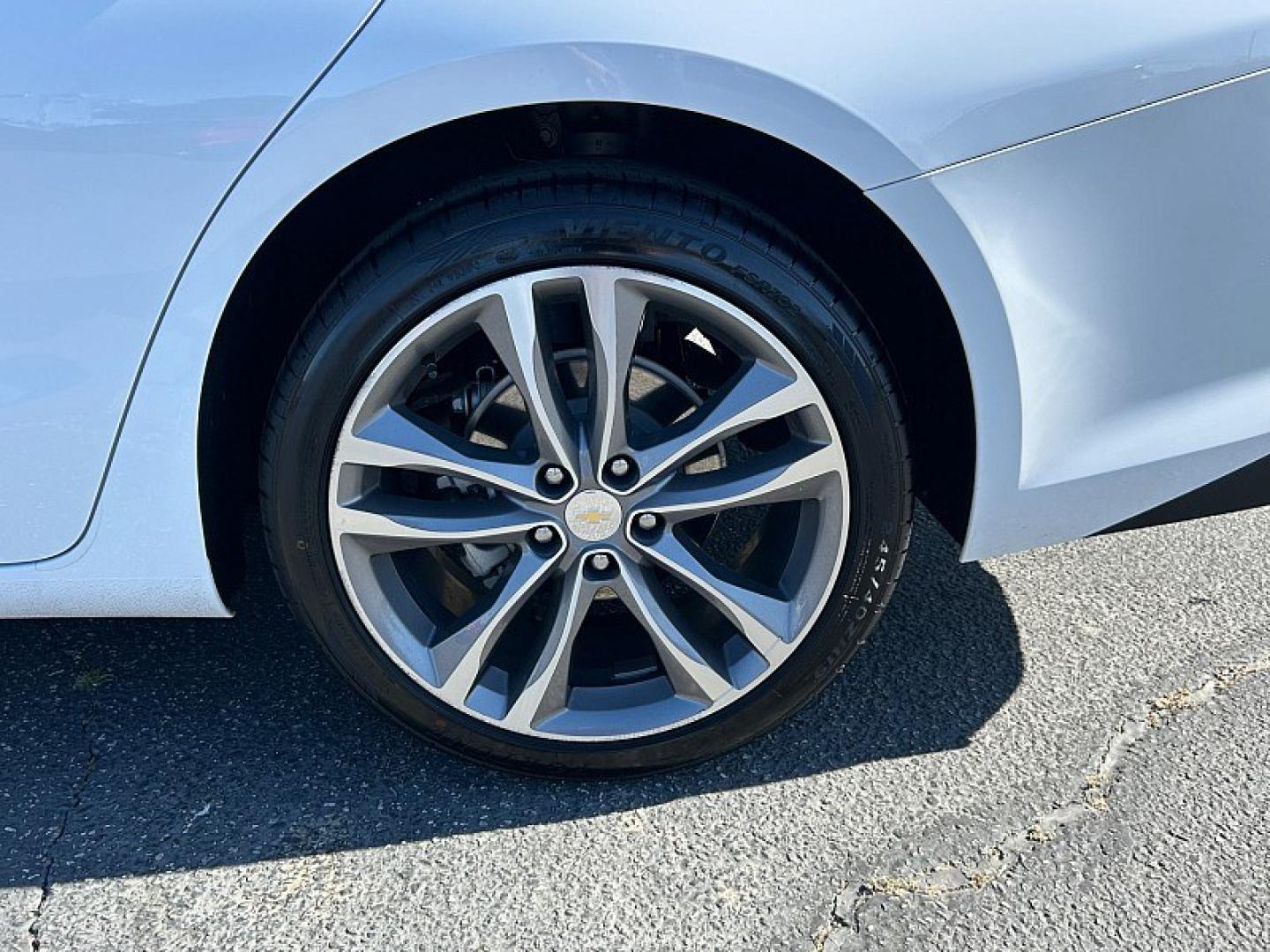 2023 WHITE Chevrolet Malibu (1G1ZD5ST9PF) with an 4-Cyl Turbo 1.5 Liter engine, Automatic CVT transmission, located at 412 Auto Vista Drive, Palmdale, 93551, (661) 945-0620, 34.592636, -118.136681- Photo#13