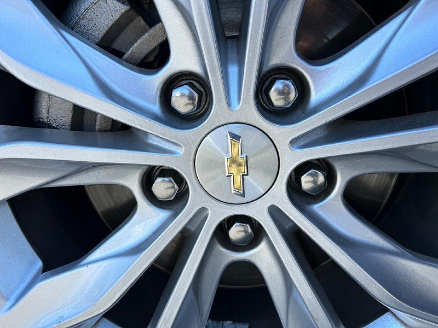 2023 WHITE Chevrolet Malibu (1G1ZD5ST6PF) with an 4-Cyl Turbo 1.5 Liter engine, Automatic CVT transmission, located at 412 Auto Vista Drive, Palmdale, 93551, (661) 945-0620, 34.592636, -118.136681 - Photo#8