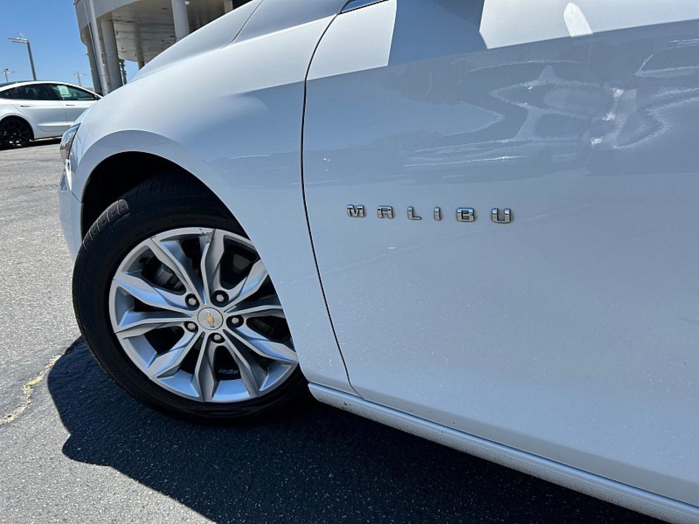 2023 WHITE Chevrolet Malibu (1G1ZD5ST6PF) with an 4-Cyl Turbo 1.5 Liter engine, Automatic CVT transmission, located at 412 Auto Vista Drive, Palmdale, 93551, (661) 945-0620, 34.592636, -118.136681 - Photo#9
