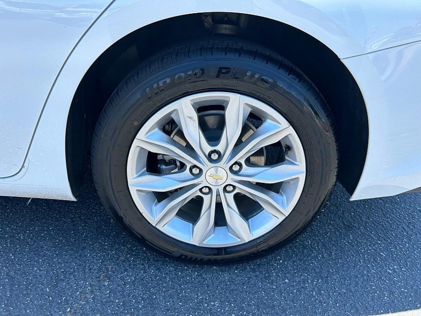 2023 WHITE Chevrolet Malibu (1G1ZD5ST6PF) with an 4-Cyl Turbo 1.5 Liter engine, Automatic CVT transmission, located at 412 Auto Vista Drive, Palmdale, 93551, (661) 945-0620, 34.592636, -118.136681 - Photo#14